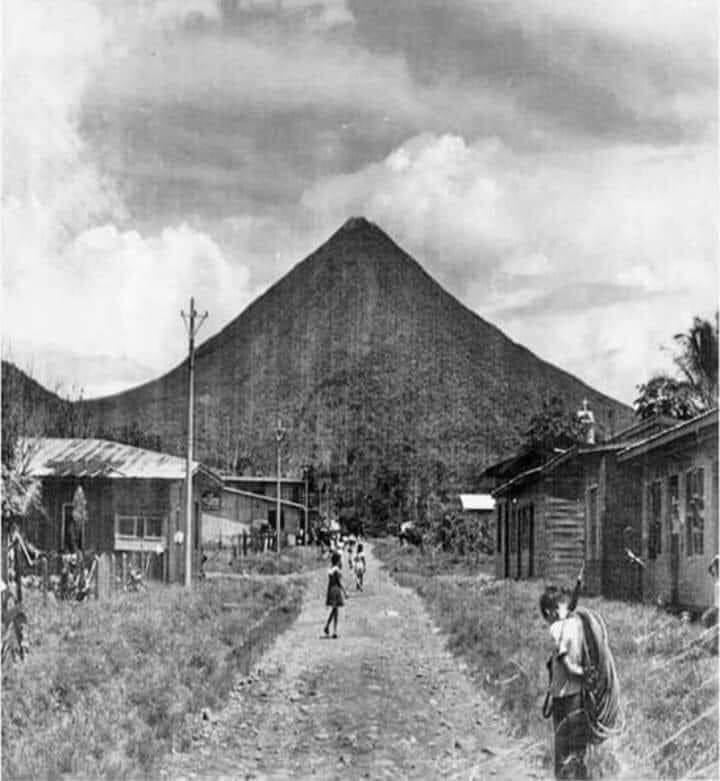 El 29 de julio de 1968, el volcán Arenal despertó con una violencia que Costa Rica jamás había visto. La familia Peñaranda Quesada revive la mañana en que su familia escapó de la erupción del volcán Arenal