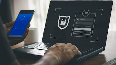 Delitos de estafa en Singapur podrán castigarse con hasta 24 azotes