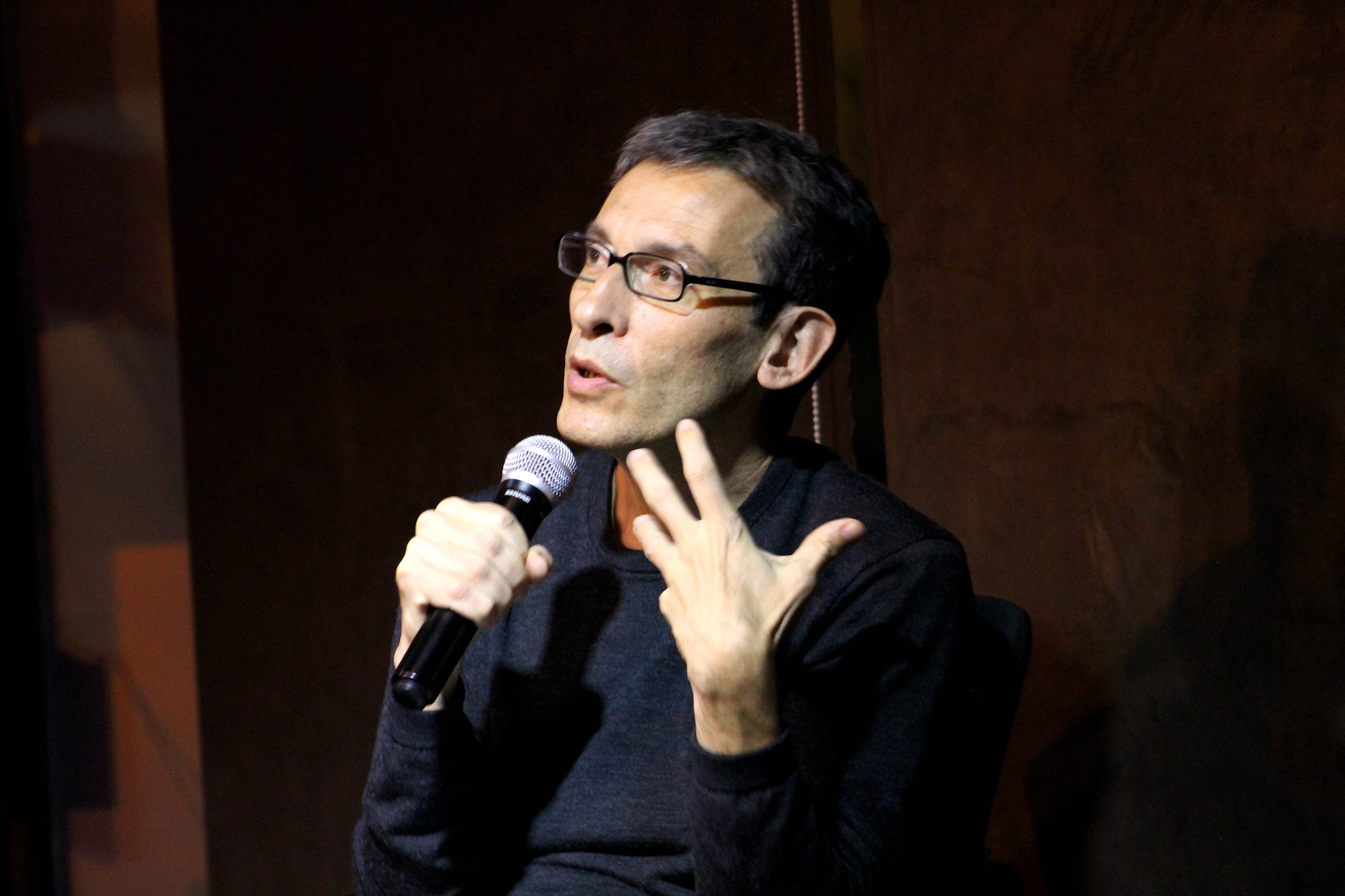 El filósofo y sociólogo César Rendueles impartió la conferencia 'El odio a la igualdad' en el Centro Cultural de España.