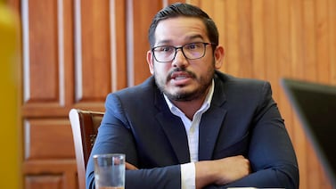 Exministro Víctor Carvajal renuncia como director del Sistema de Banca para el Desarrollo