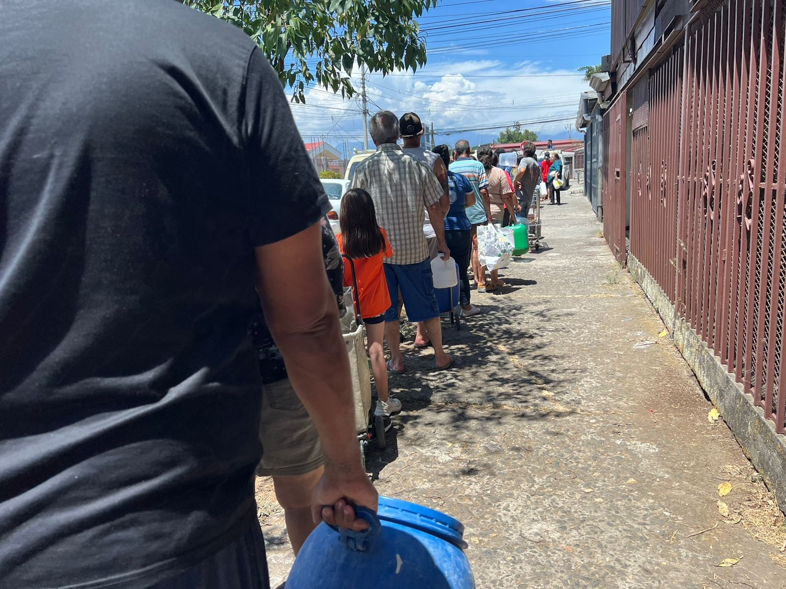 Filas por agua en Hatillo. Marzo 2024