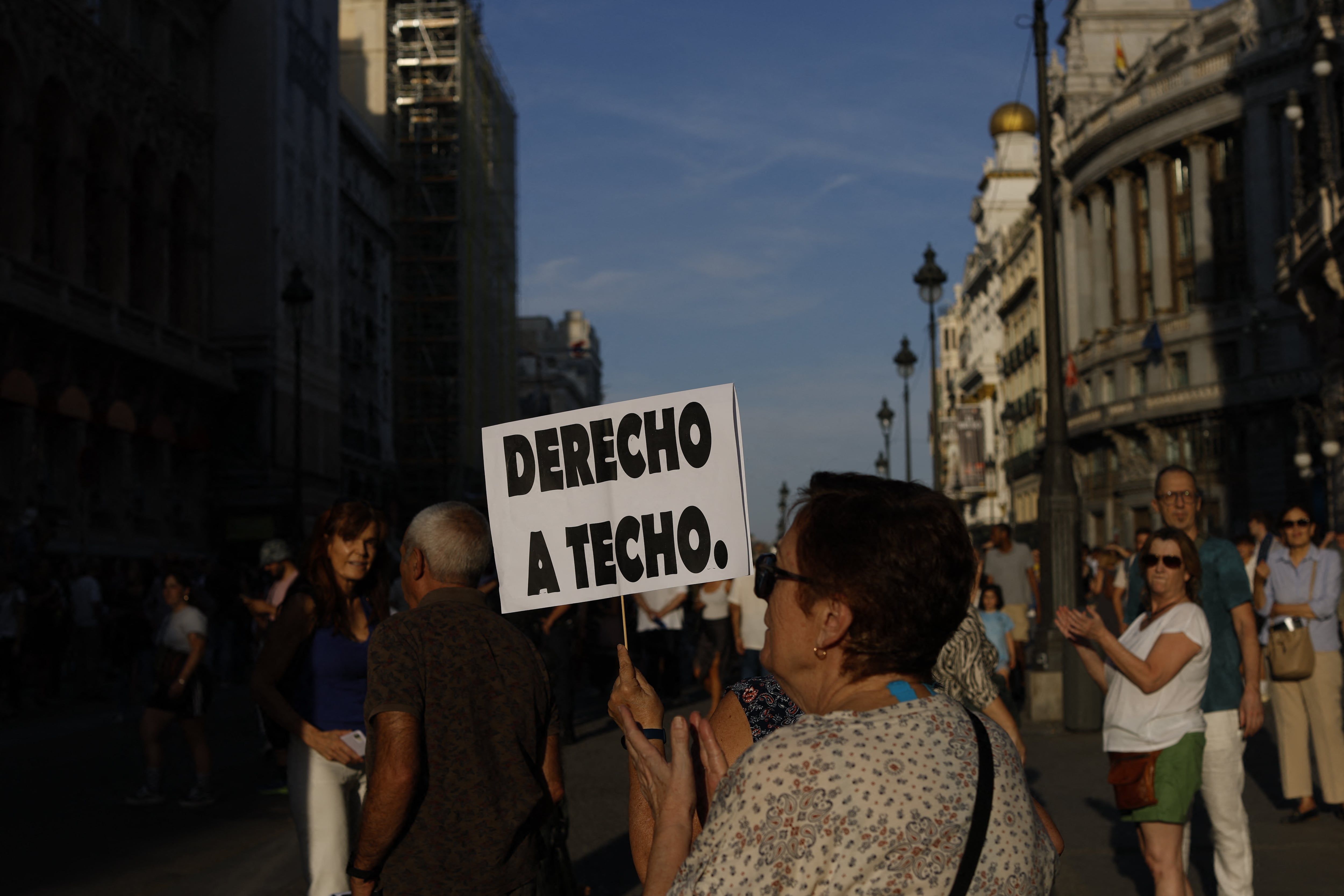 Lo que la gente reclama es el derecho de tener una casita digna.