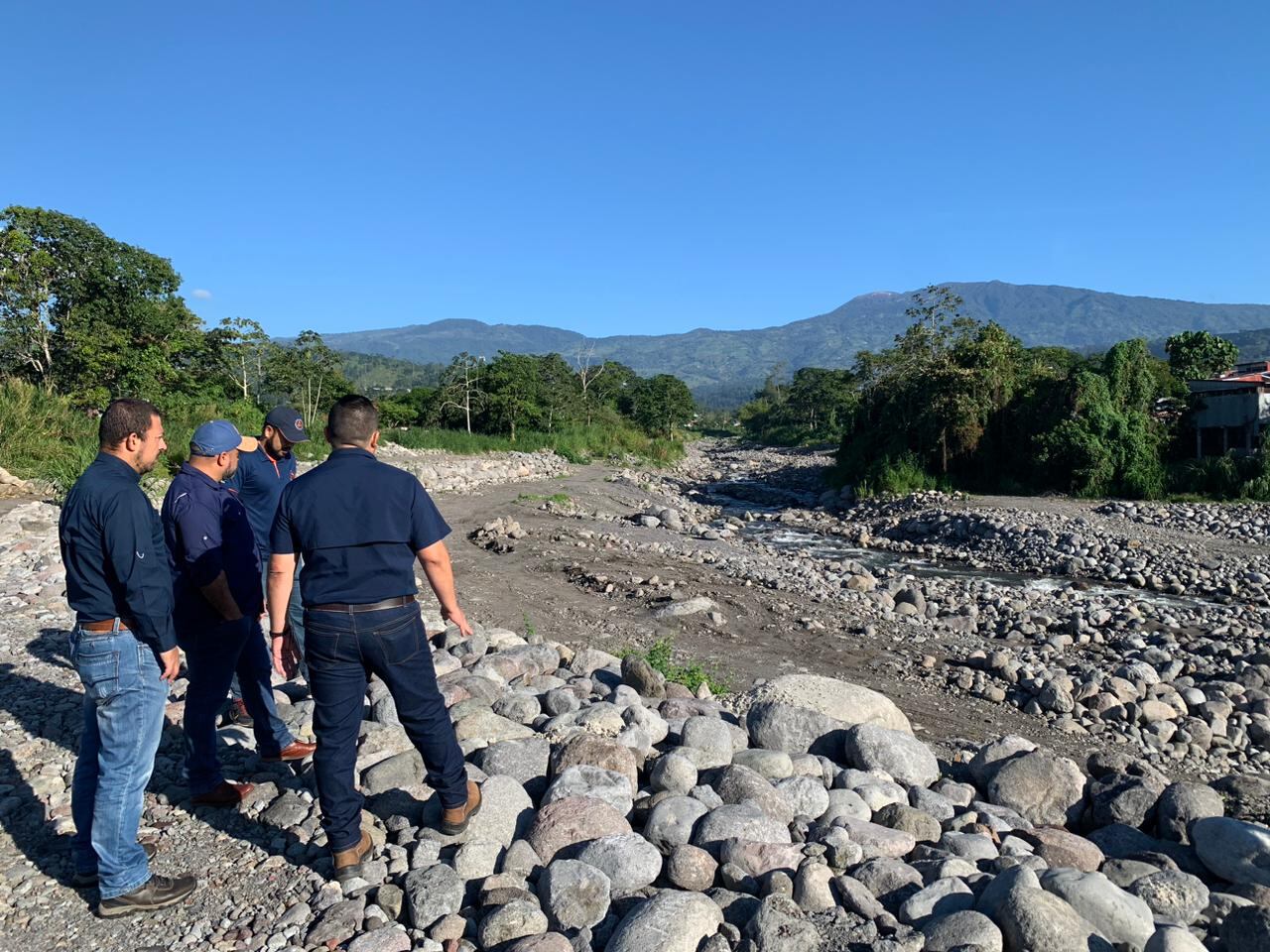 La mañana de este sábado el río Turrialba, por el que hace dos años bajaron intensas corrientes que devastaron casas, apenas tenía un pequeño caudal. La cuenca tiene un nuevo sistema de alerta: Foto: CNE.