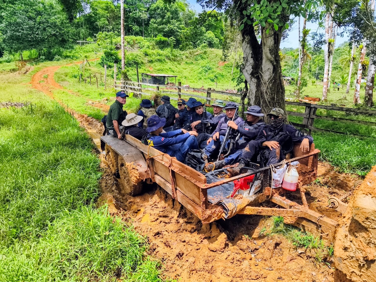 La Fuerza Pública incursiona al cerro Conchudita en un chapulín, lo que permite acortar a 60 minutos, el recorrido que antes hacían en cinco o más horas.