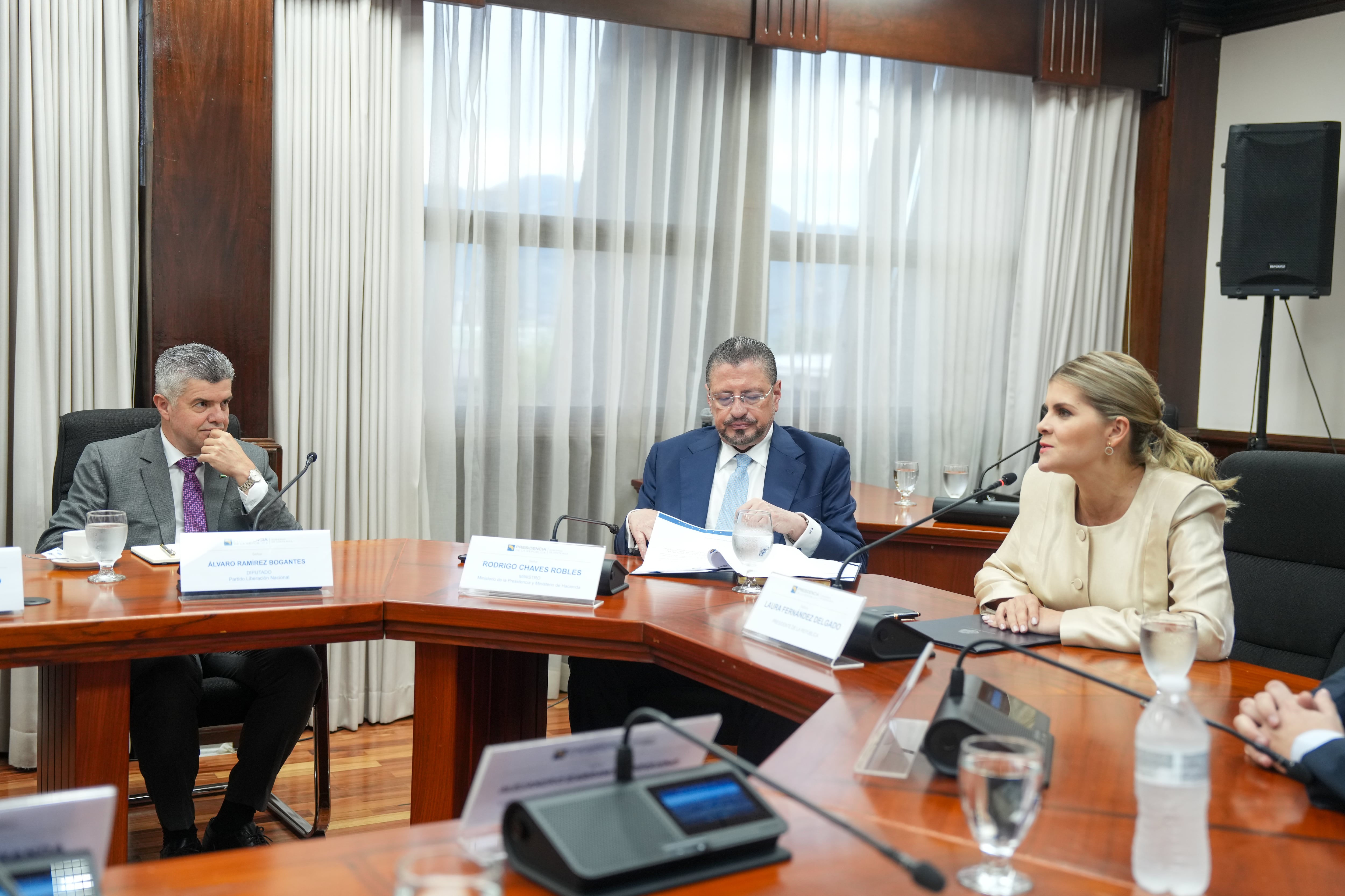 Reunión de Laura Fernández con fracción del PLN