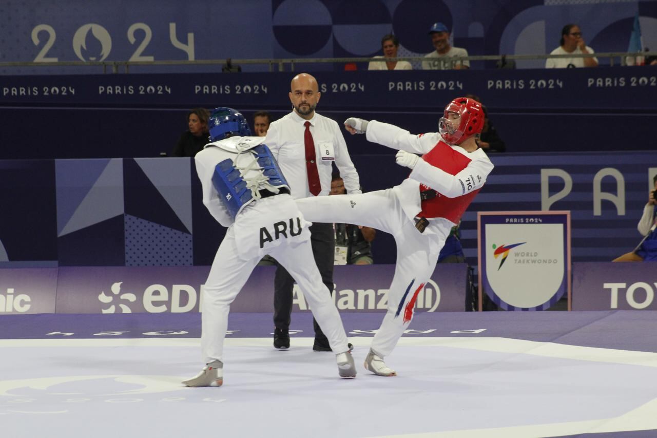 Andrés Molina logró vencer en su primera pelea a Elliot Andre Loonstra de Aruba.