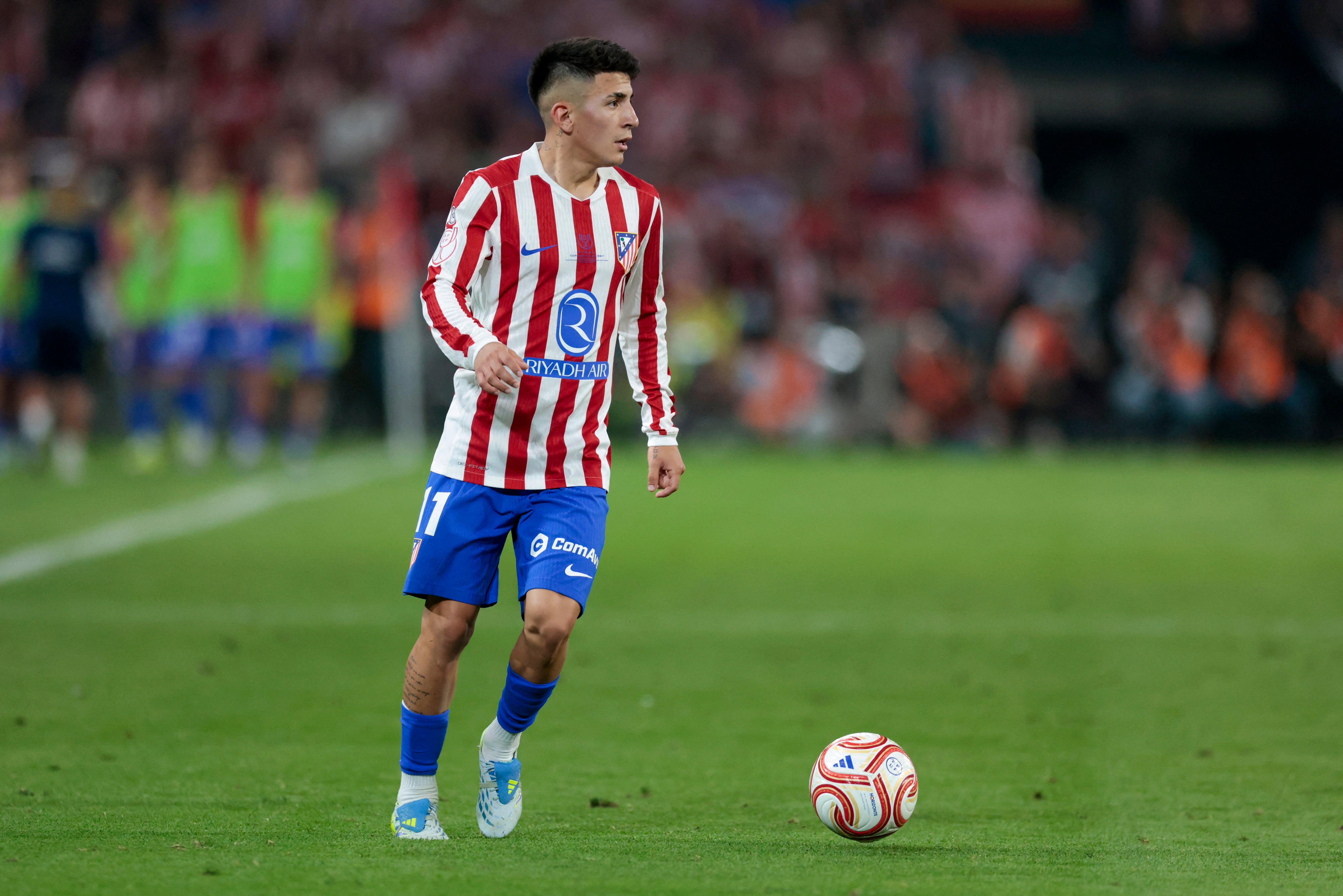 Thiago Almada, aquí con el Atlético de Madrid en un partido de la pasada temporada. Ahora volverá a Argentina para jugar con River Plate en un traspaso récord.