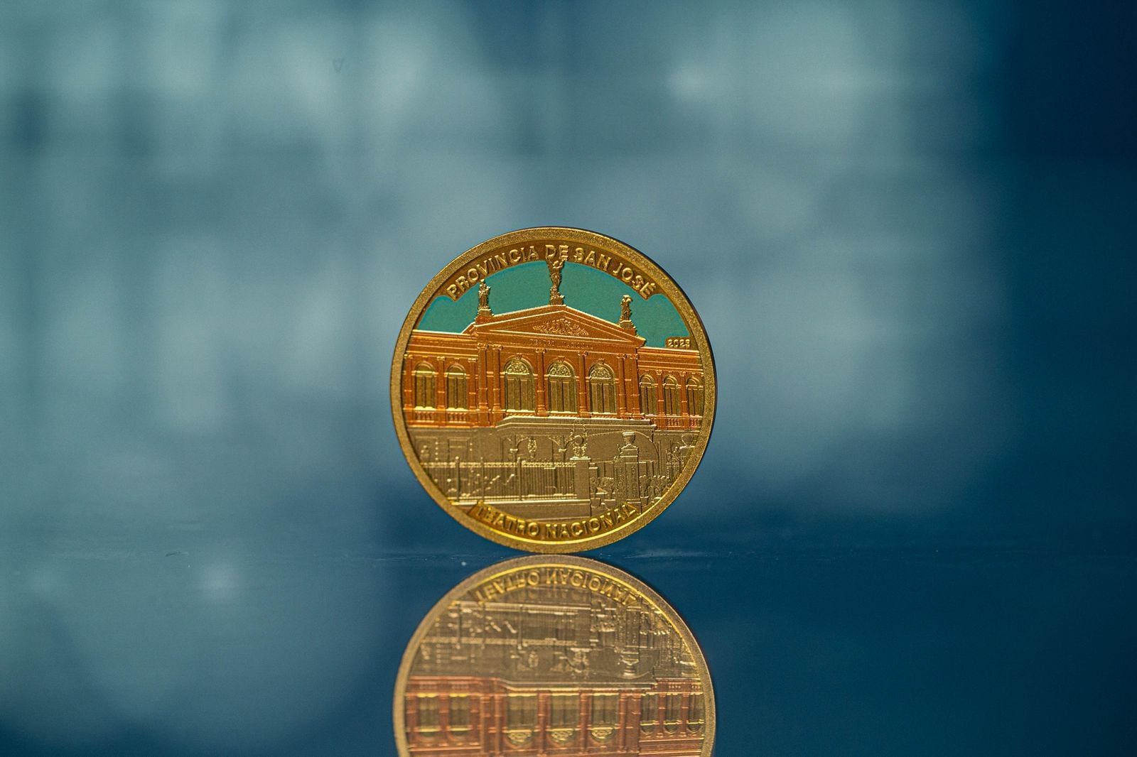 El BCCR venderá desde el 20 de mayo la moneda coleccionable de ¢25 del Teatro Nacional por ¢8.400.