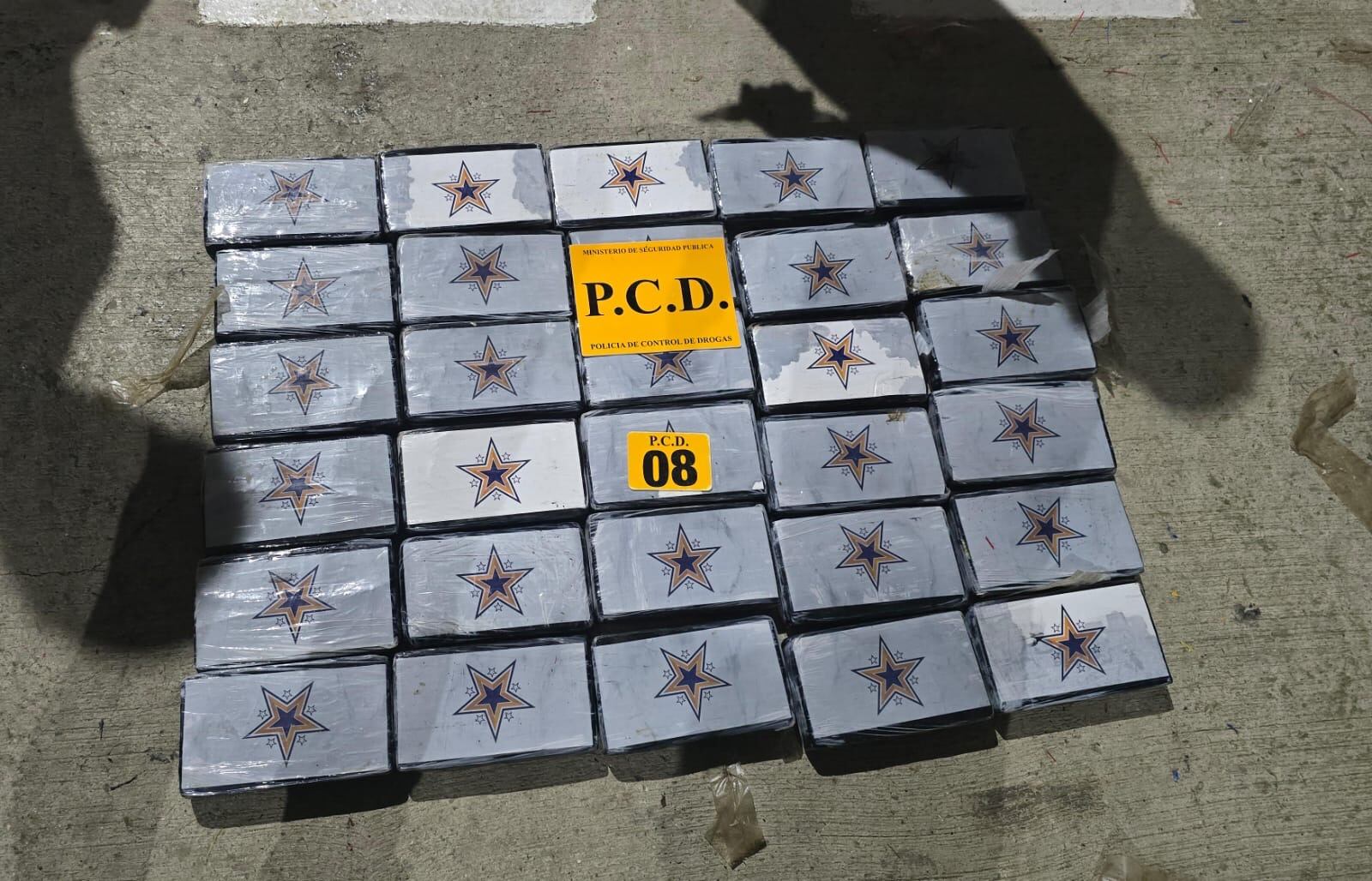 Detención de embarcación con dos toneladas de droga