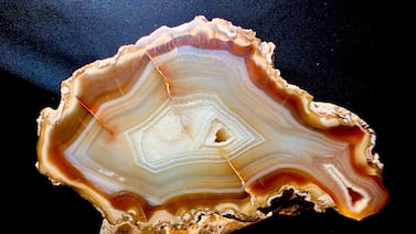 Las grietas como belleza: una lección escrita en piedra