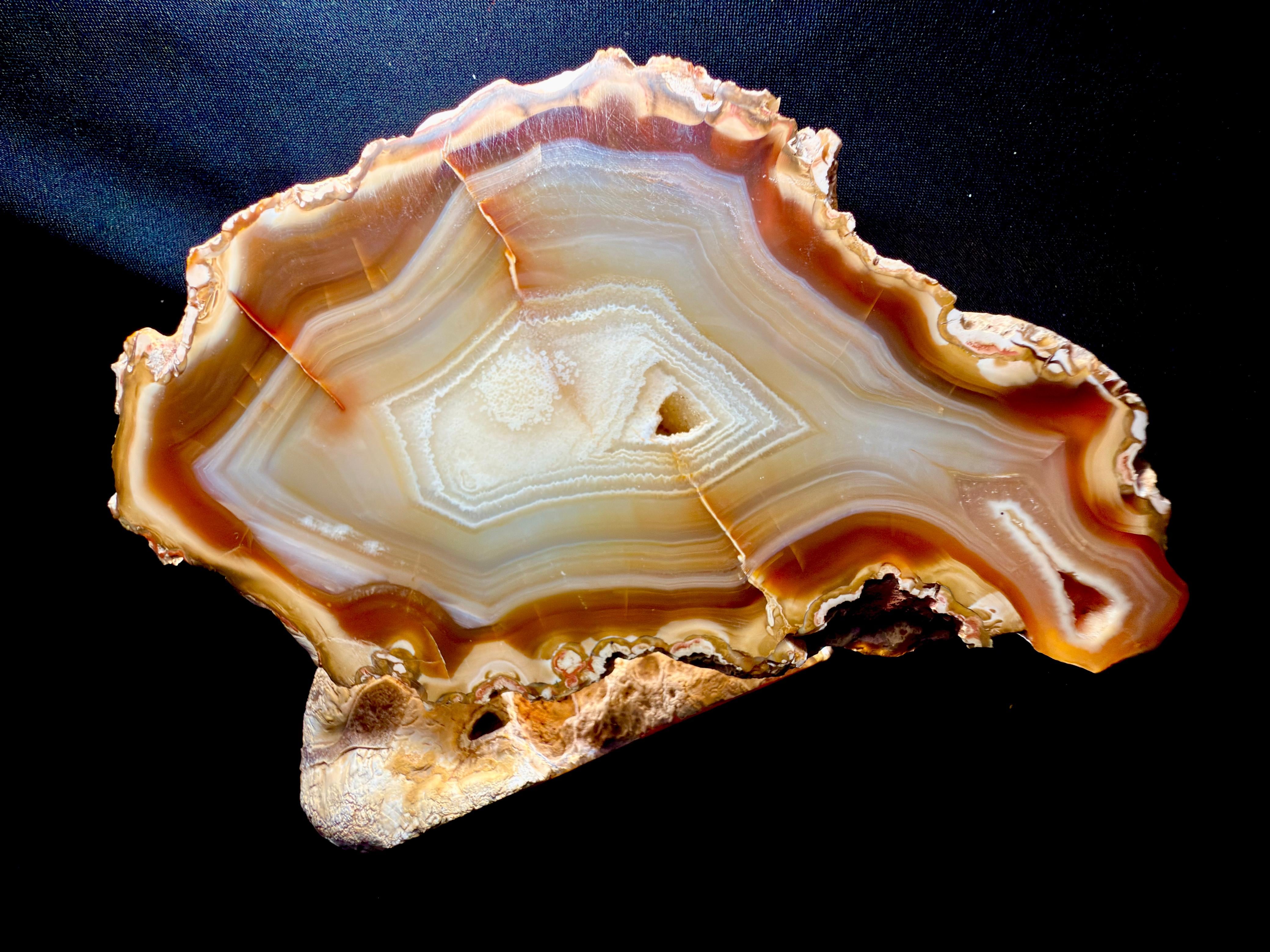 Ágata, piedra recogida del río Madre de Dios, en Limón