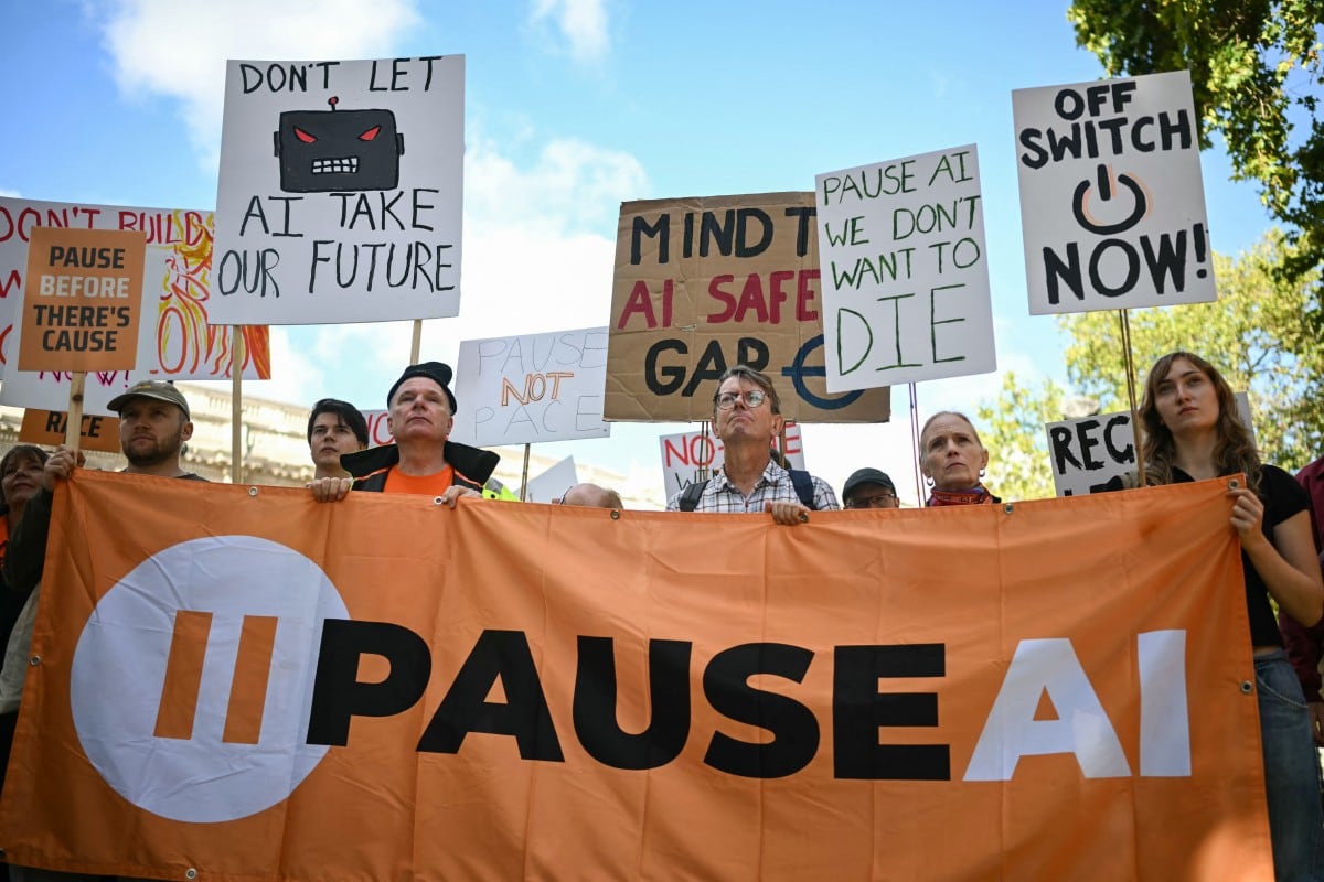 "Protesta de emergencia” organizada por el grupo de acción cívica PauseAI UK frente a Downing Street, en el centro de Londres, el 16 de septiembre de 2026.