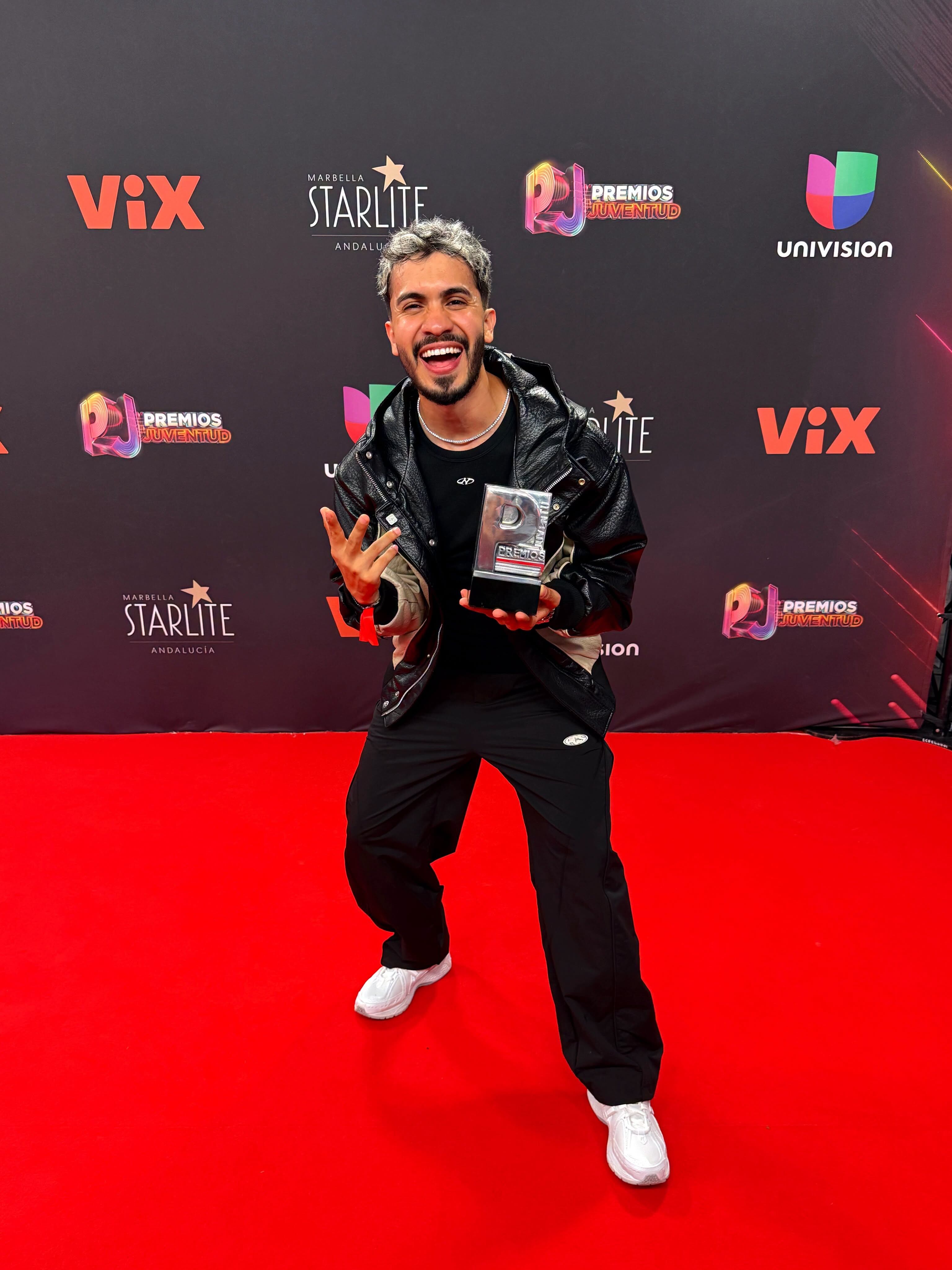 Araya Vlogs recibió un Premio Juventud por su trabajo como creador de contenido de viajes.