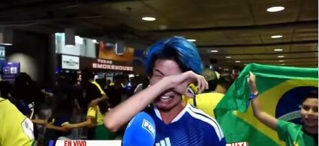 Un aficionado nipón se volvió viral tras pasar de las lágrimas al enojo y las risas en pocos segundos durante una entrevista.