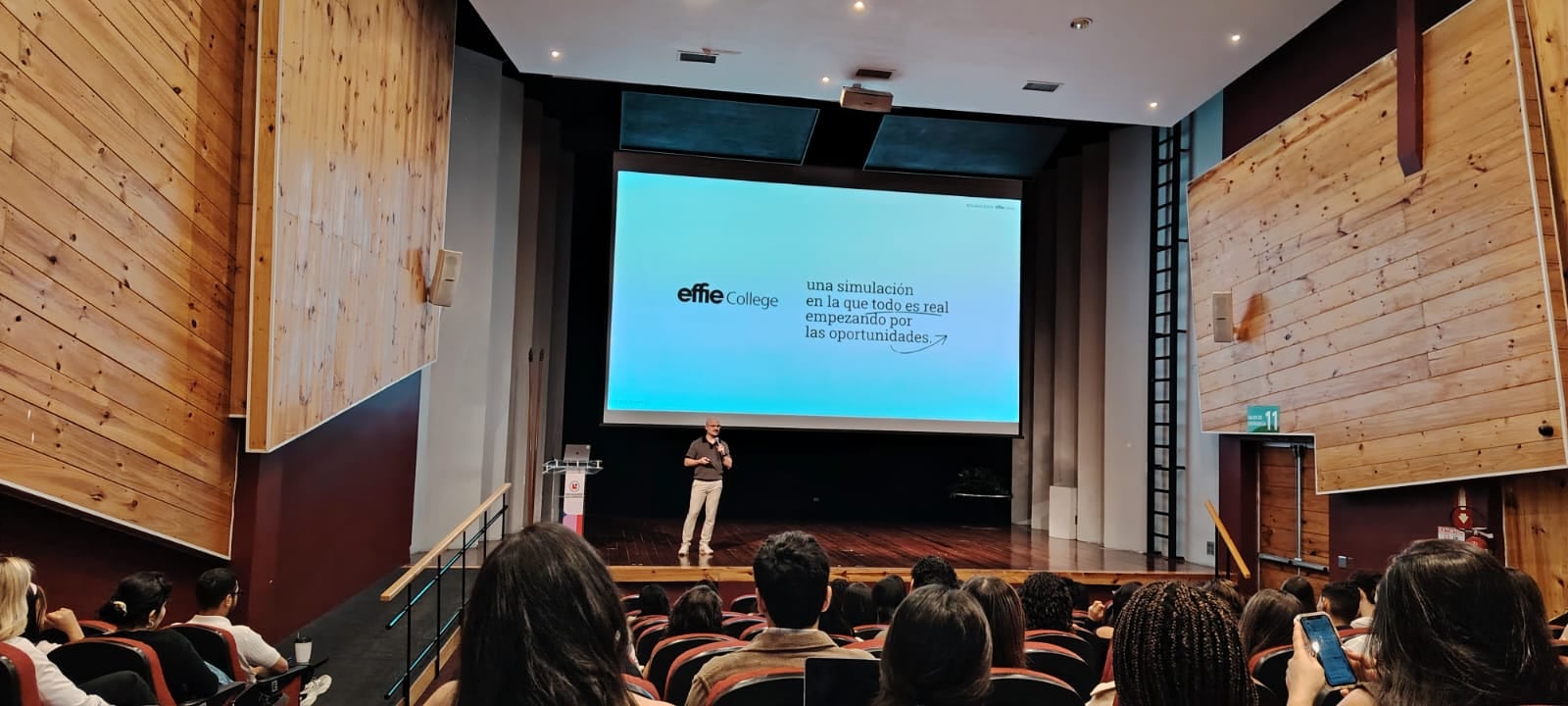 La décima edición incorpora nuevos participantes y llevará a los universitarios por un proceso de varios meses que concluirá con la premiación en diciembre.
