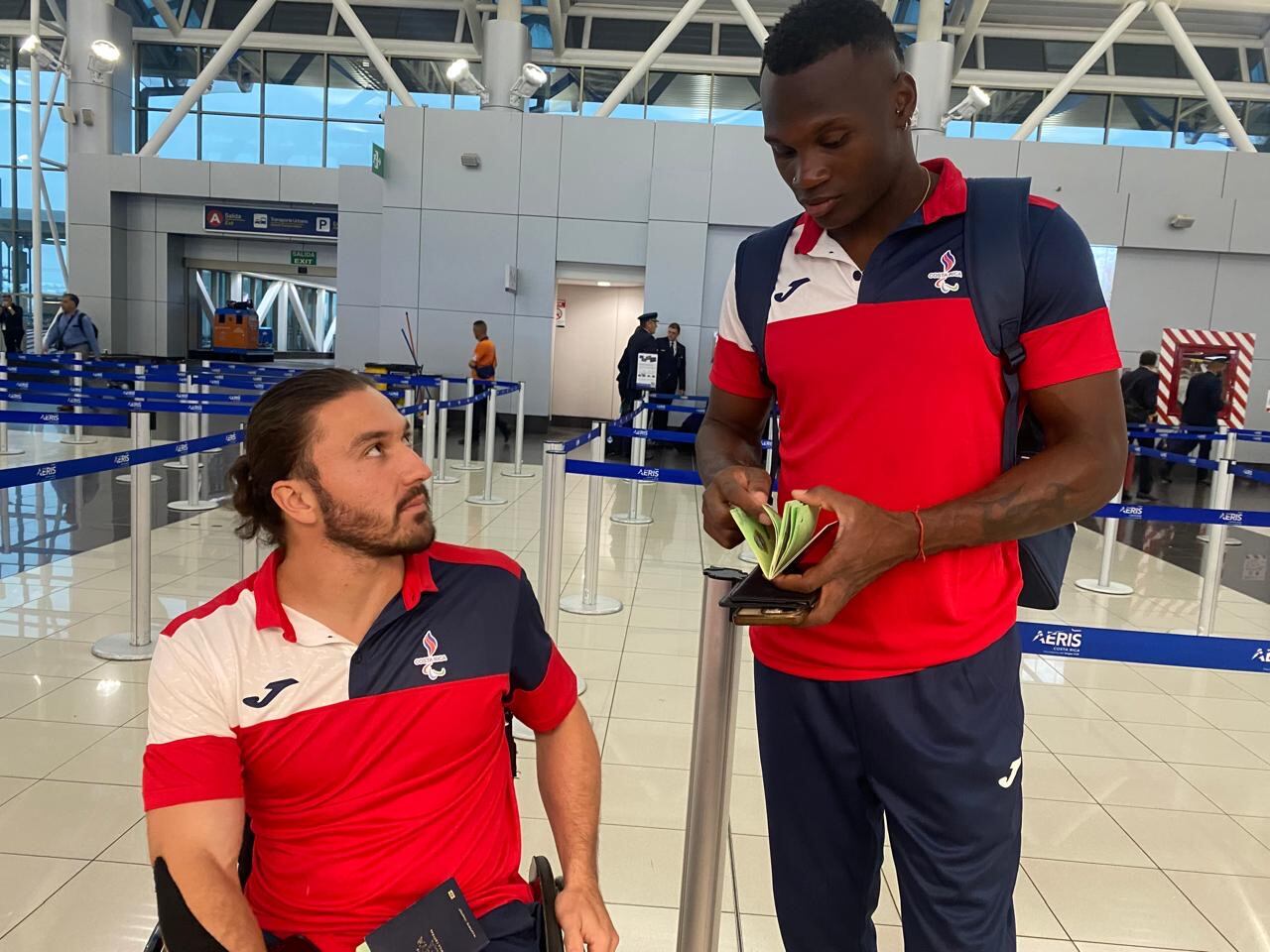 José Pablo Gil y Sherman Guity (der.) salieron el miércoles 21 de agosto hacia París, Francia, para participar en los Juegos Paralímpicos.