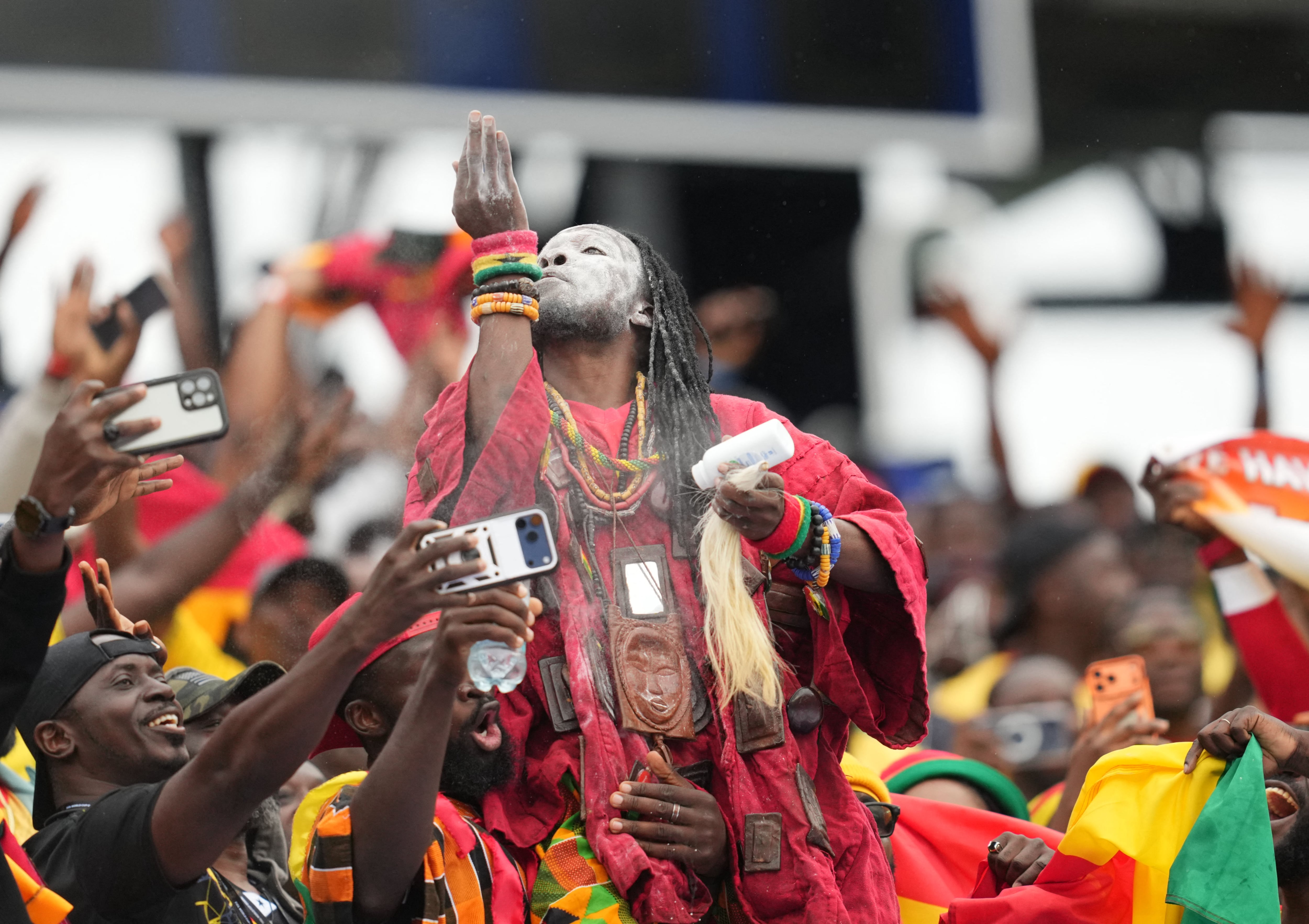 Nana Kwaku Bonsam es un brujo de Ghana que dijo que bloquearía a Harry Kane, en el partido ante los africanos.