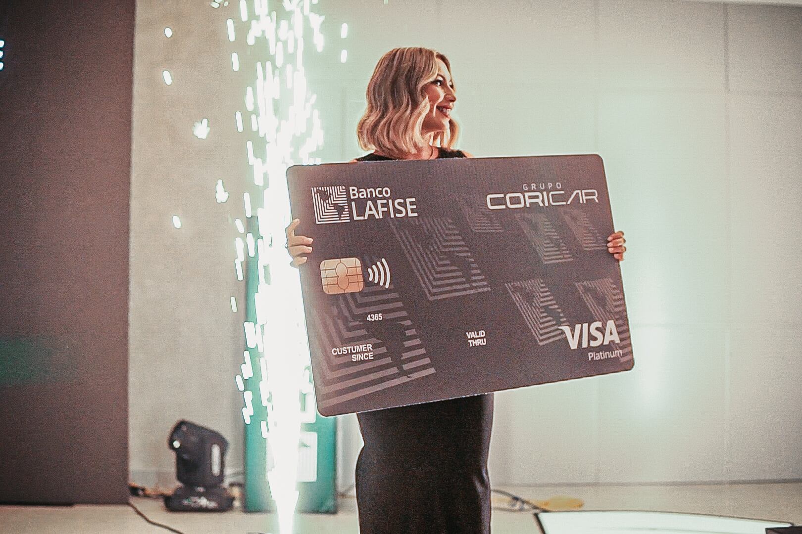 Develación Tarjeta de Crédito Platino Grupo Cori Car-LAFISE