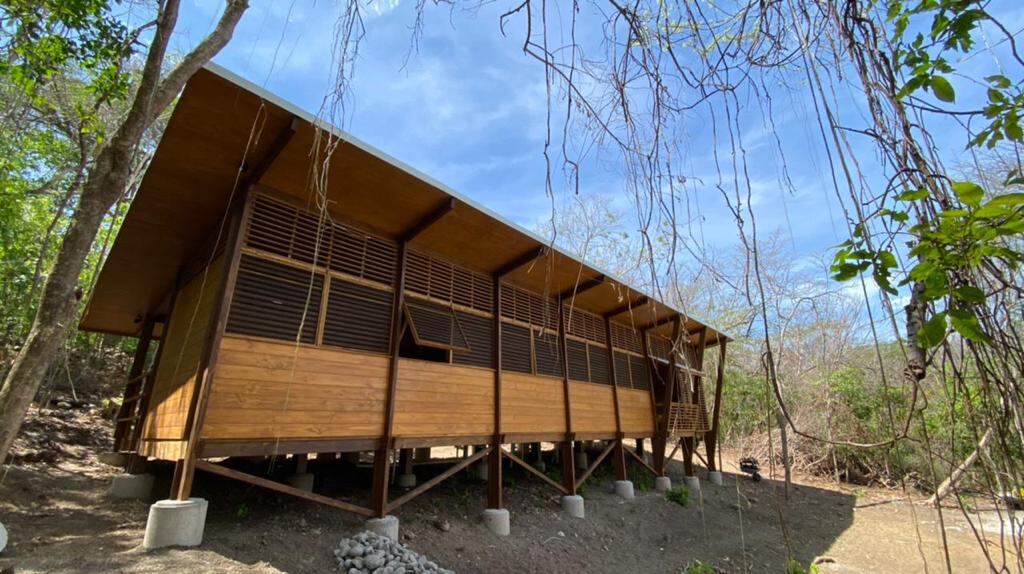 La Cámara de Turismo de Puntarenas (Catup) le tiene una muy buena noticia, su visita a la isla de San Lucas ahora tendrá una mejor y mayor vigilancia porque el pasado viernes 30 de abril se entregó la nueva Casa de Guardaparques del Parque Nacional Isla San Lucas.