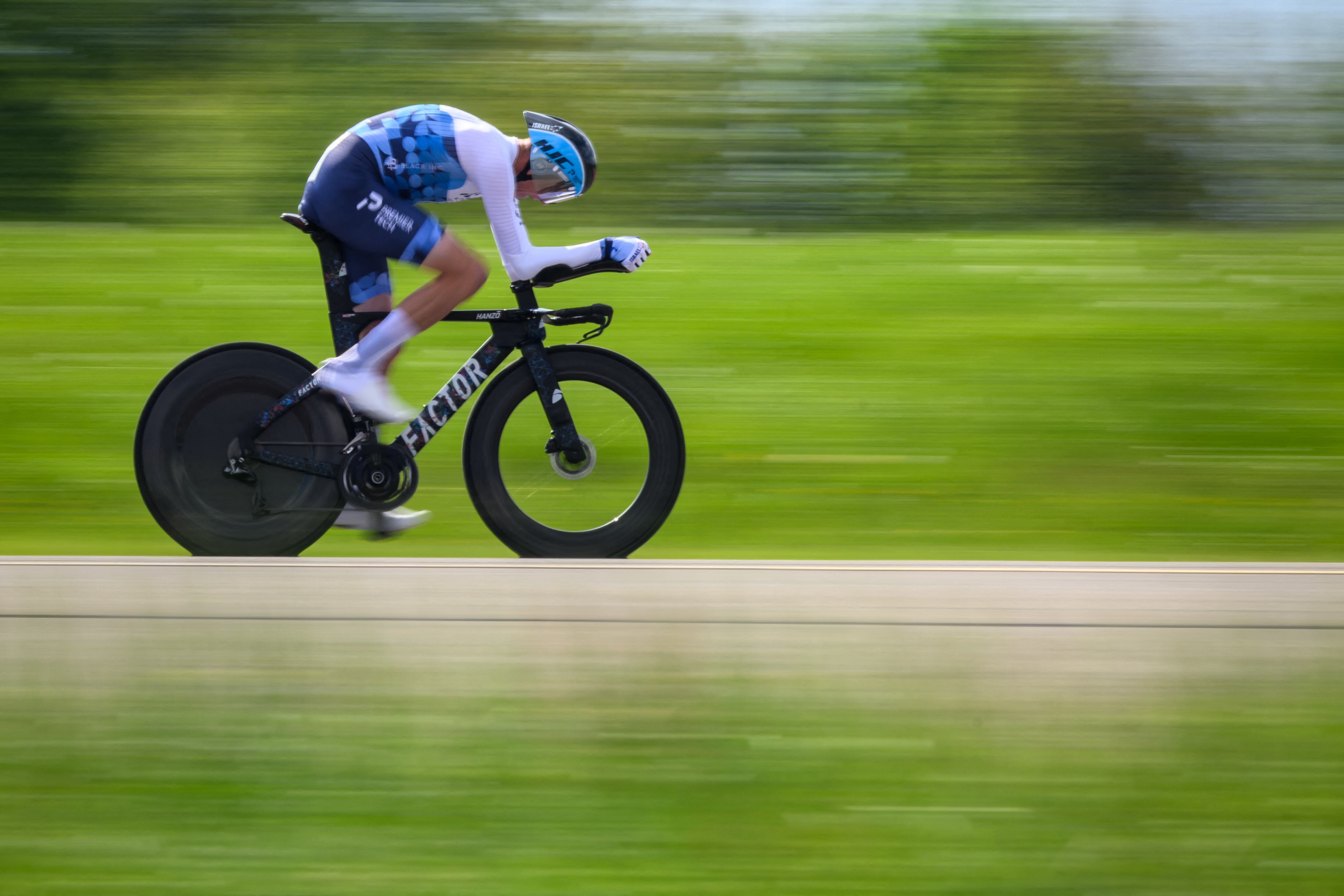 El británico Chris Froome, aquí durante una competencia previa. El laureado ciclista sufrió un accidente y terminó hospitalizado.