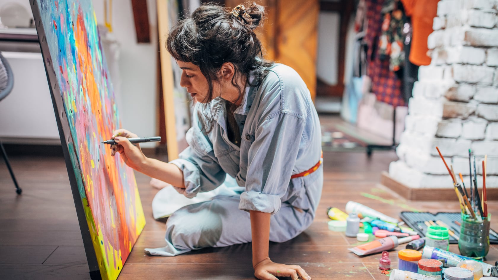 Irlanda implementará ingreso mensual de $1.500 para artistas como política estatal desde 2026, tras exitoso plan piloto.