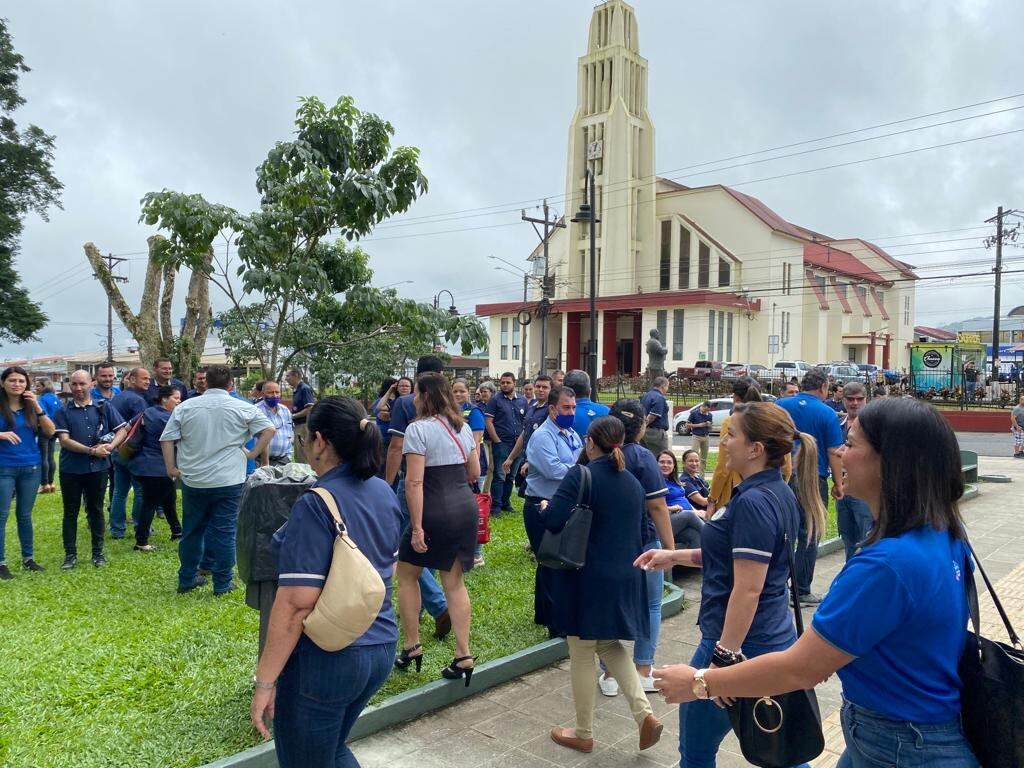 En Ciudad Quesada, San Carlos, también hubo buen tiempo y motivación de trabajadores y vecinos para unirse al simulacro. SimulacroCR. Foto: Cortesía CME.