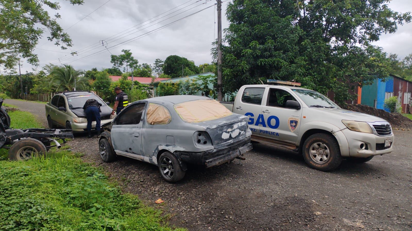 En un taller de Samén Arriba, San Rafael de Guatuso, estaba el desarmadero de vehículos. La Policía busca a los sospechosos. Foto: Cortesía MSP.