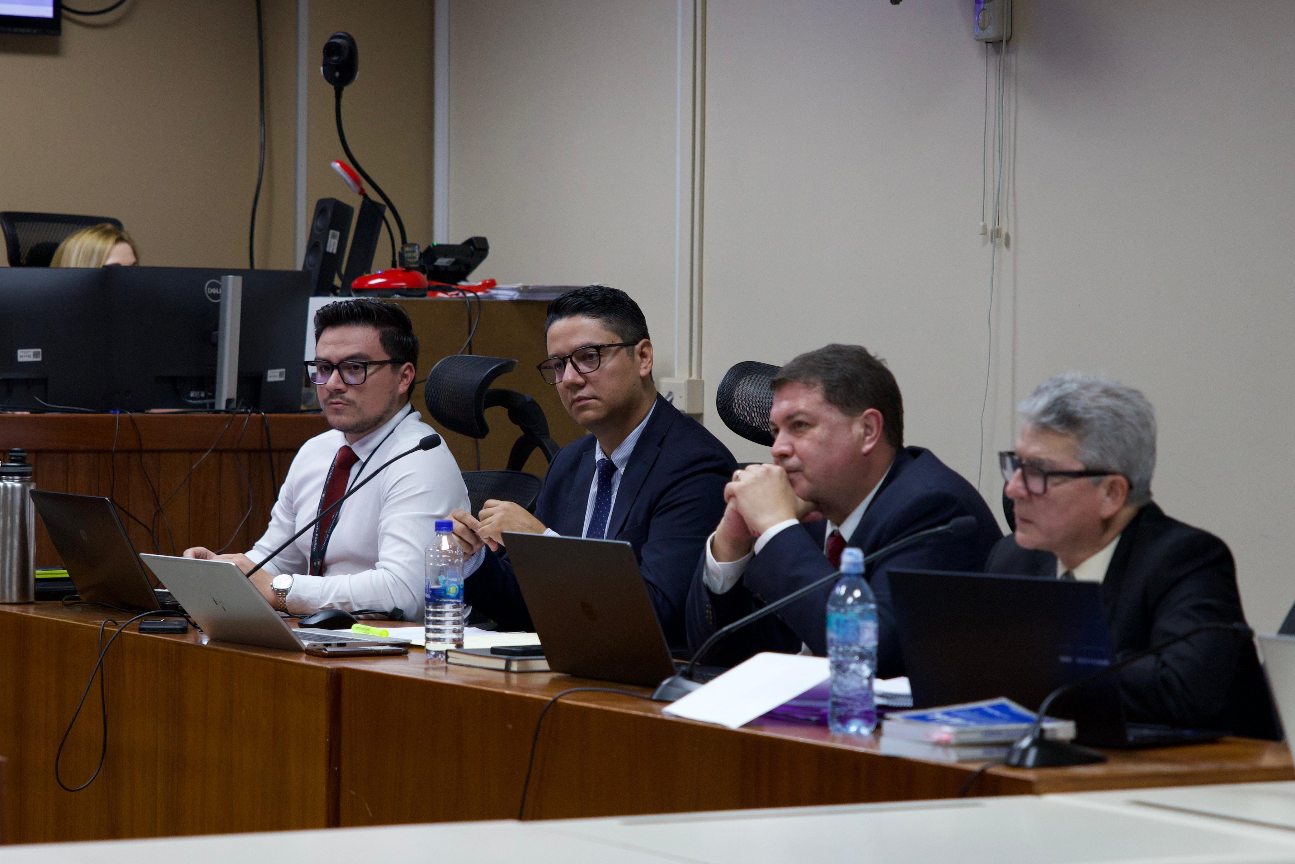 El caso conocido como "Gallo Tapado" trascendió en octubre del 2024 cuando el Banco Nacional reconoció que tenía un faltante de ¢3.293 millones en una de las bóvedas. El juicio por este caso transcurre en los Tribunales de Justicia de Goicoechea.