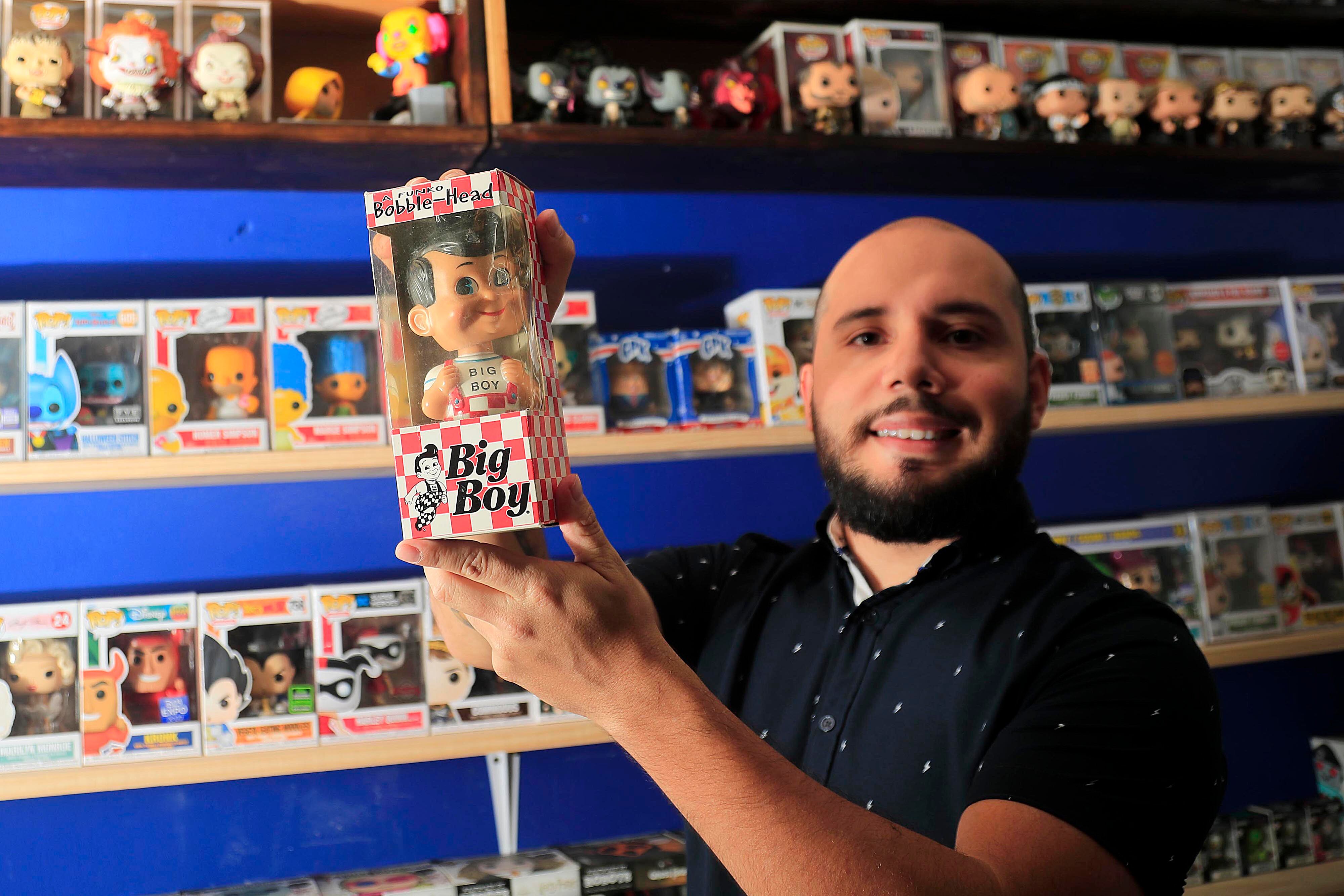 12/09/2023 Concepción de Tres Ríos. Victor Céspedes mostró su colección y principalmente el Big Boy, el primero de los funkos, así como otros de gran valor económico por ser de las primeras y exclusivas series que se lanzaron.