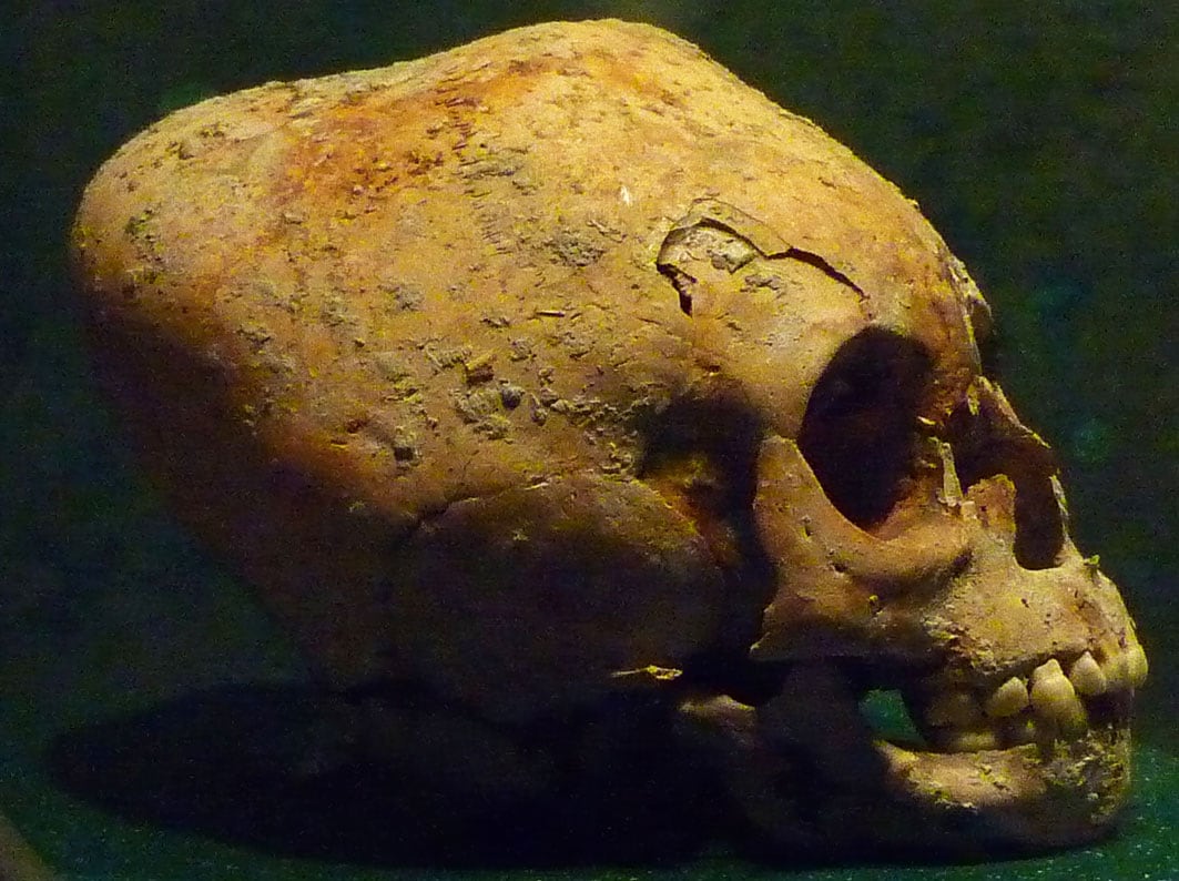 Un cráneo cuadrado descubierto en México confirma una técnica mesoamericana de deformación craneana nunca antes registrada en esa región.