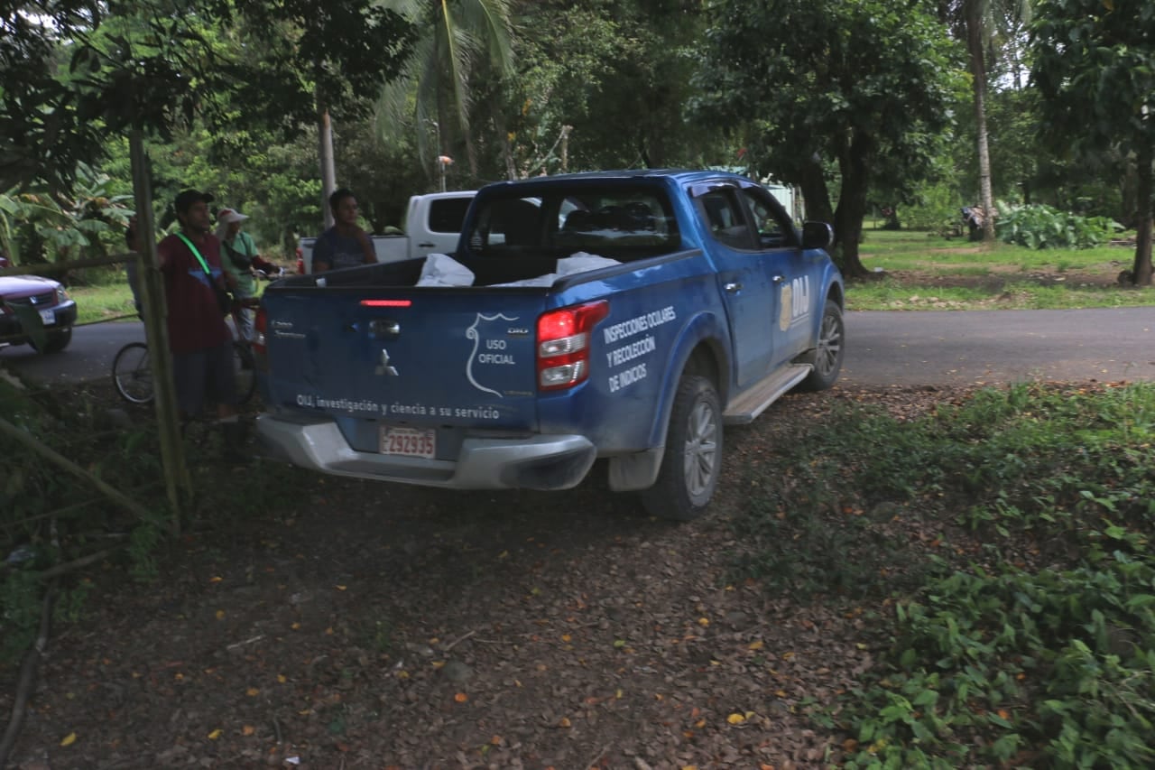 Poco después del mediodía el cuerpo fue levantado y trasladado a la Medicatura Forense. Foto: Reiner Montero.