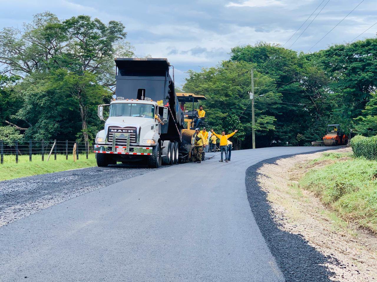 06/12/2019 La llamada ruta de la leche que incluye los tramos de la rutas nacionales 906 y 929, entre los distritos de Moracia, San Antonio y Pozo de Agua, en Nicoya, Guanacaste. Esta es una de los proyectos que el MOPT desarrolla con su maquinaria.