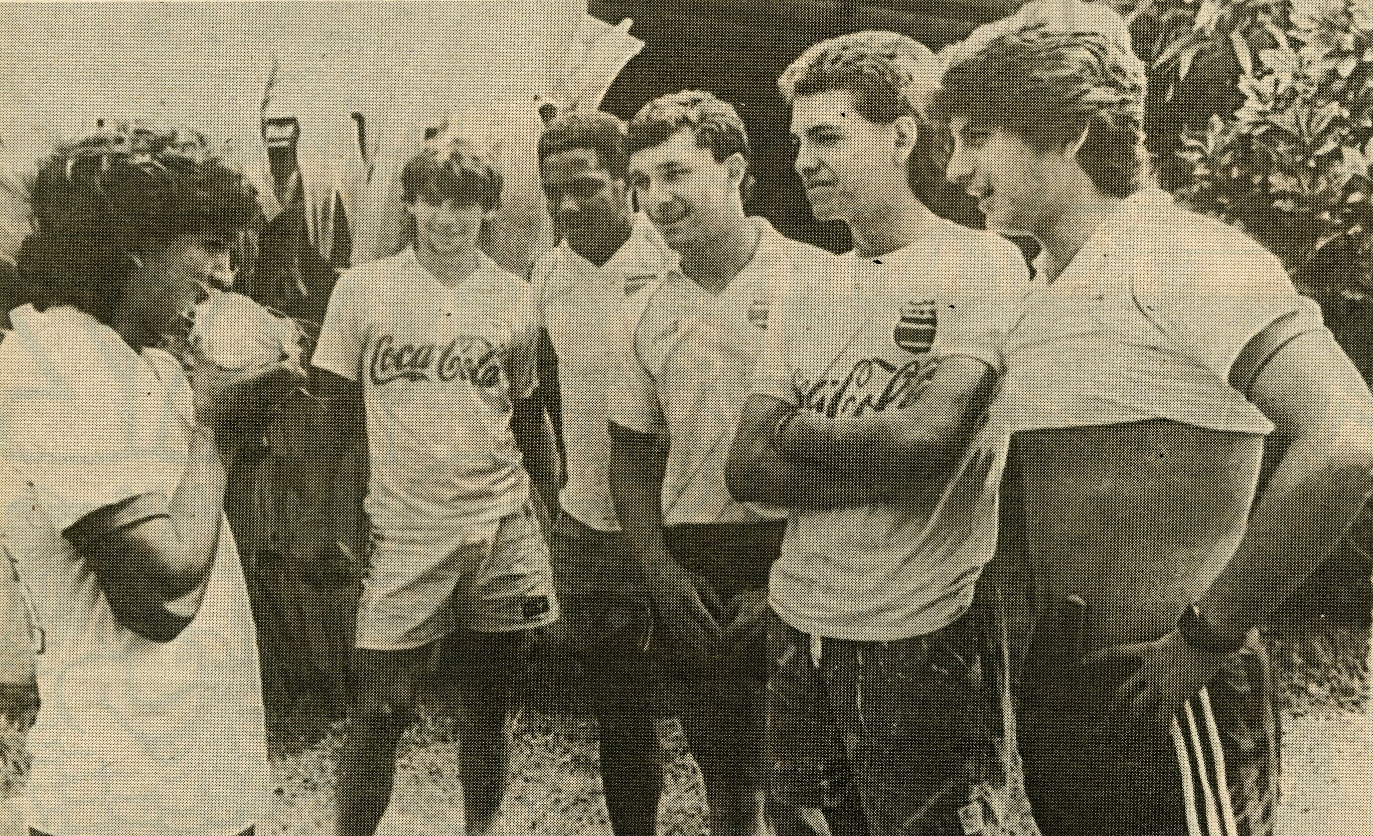 Rónald Chaves, Danilo Brenes, Maximilian Peynado, Paul Mayorga, Juan Carlos Arguedas y Rónald González esperaban con ansias el partido entre Costa Rica y México.