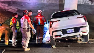 Vehículo se estrella contra columna frente al aeropuerto Juan Santamaría, un hombre falleció en el lugar