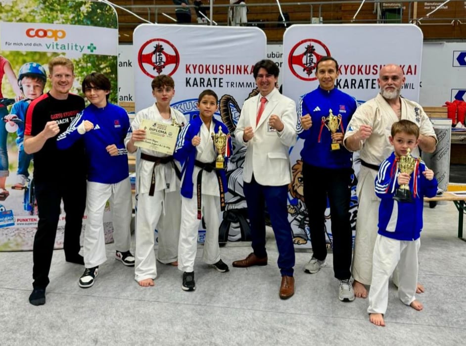 Torneo Internacional de Karate,
Realizado el fin de semana anterior en Zúrich, Suiza.
Niños ticos ganan medallas de oro.
Academia Tamashii bajo la guía de Shihan Mauricio Carranza
21 de junio del 2024
Cortesía: Mauricio Carranza