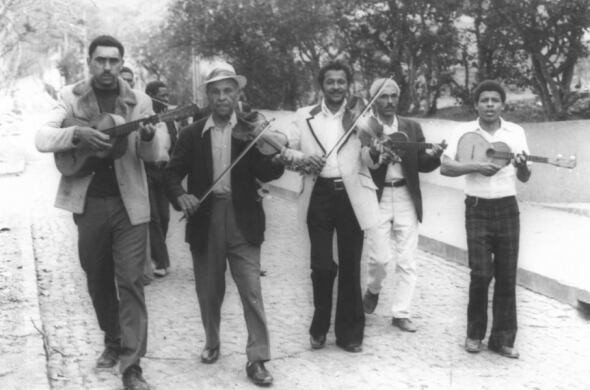 El famoso violinista Nhô Raul en la isla de Brava, Cabo Verde.