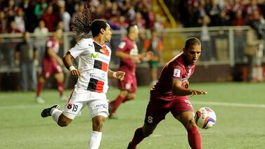 Hansell Arauz aún culpa a la gramilla por dolorosa lesión