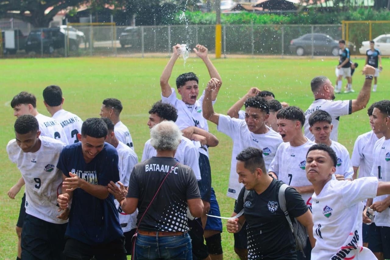 Bataan
Campeón de la cuarta división de Linafa.
Derrotó en penales 4-3 a Platanares de Pérez Zeledón
18 de marzo del 2025
Cortesía: Linafa