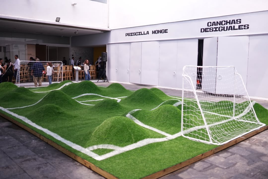 'Canchas desiguales', exposición de Priscilla Monge en México