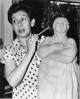 Sonia Romero modelando 'Pacita de brazos cruzados'.