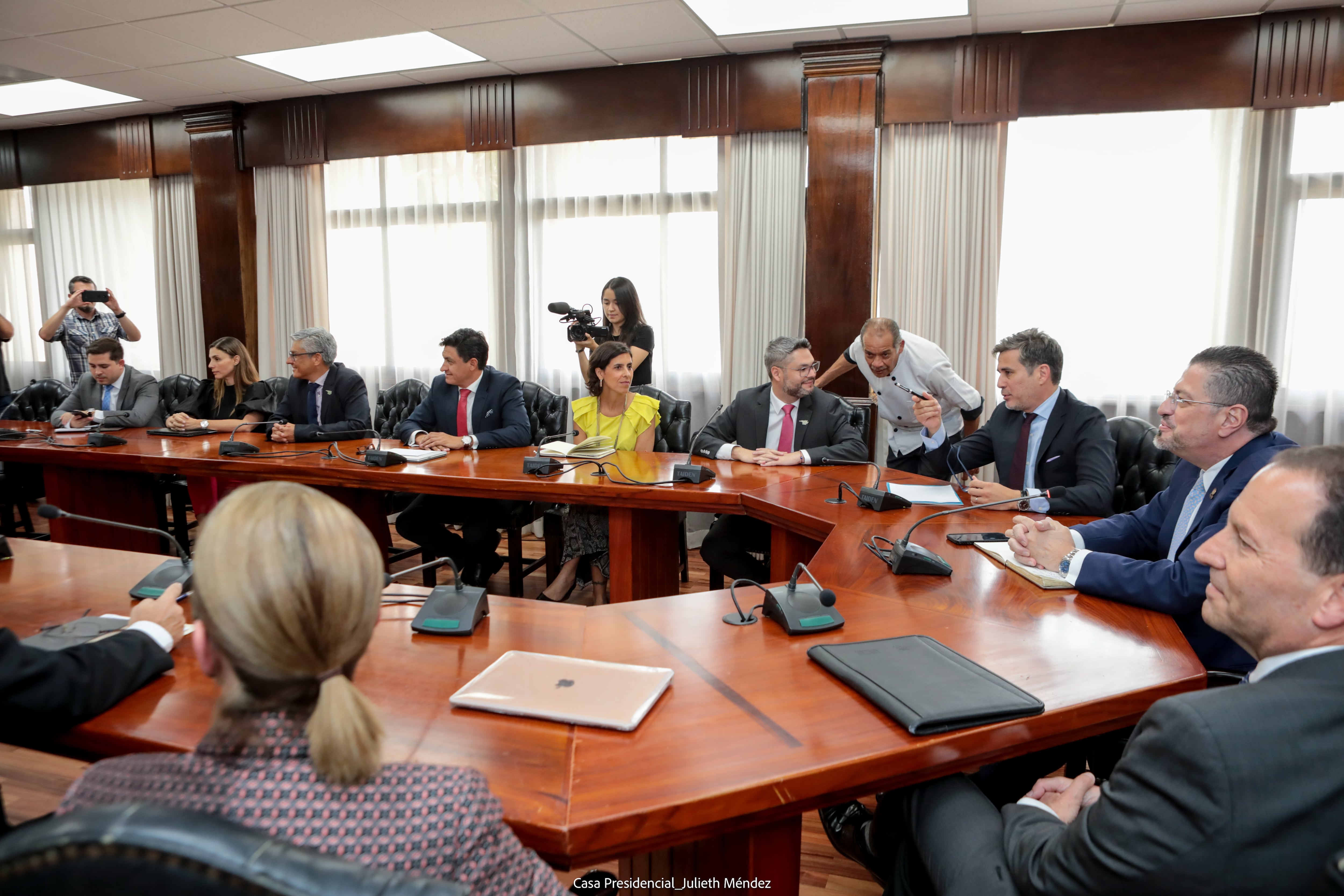 El Gobierno se reunió por tres horas este 9 de mayo con las autoridades de CINDE y lograron acordar que crearán un grupo de trabajo para analizar si se mantiene el convenio de cooperación.