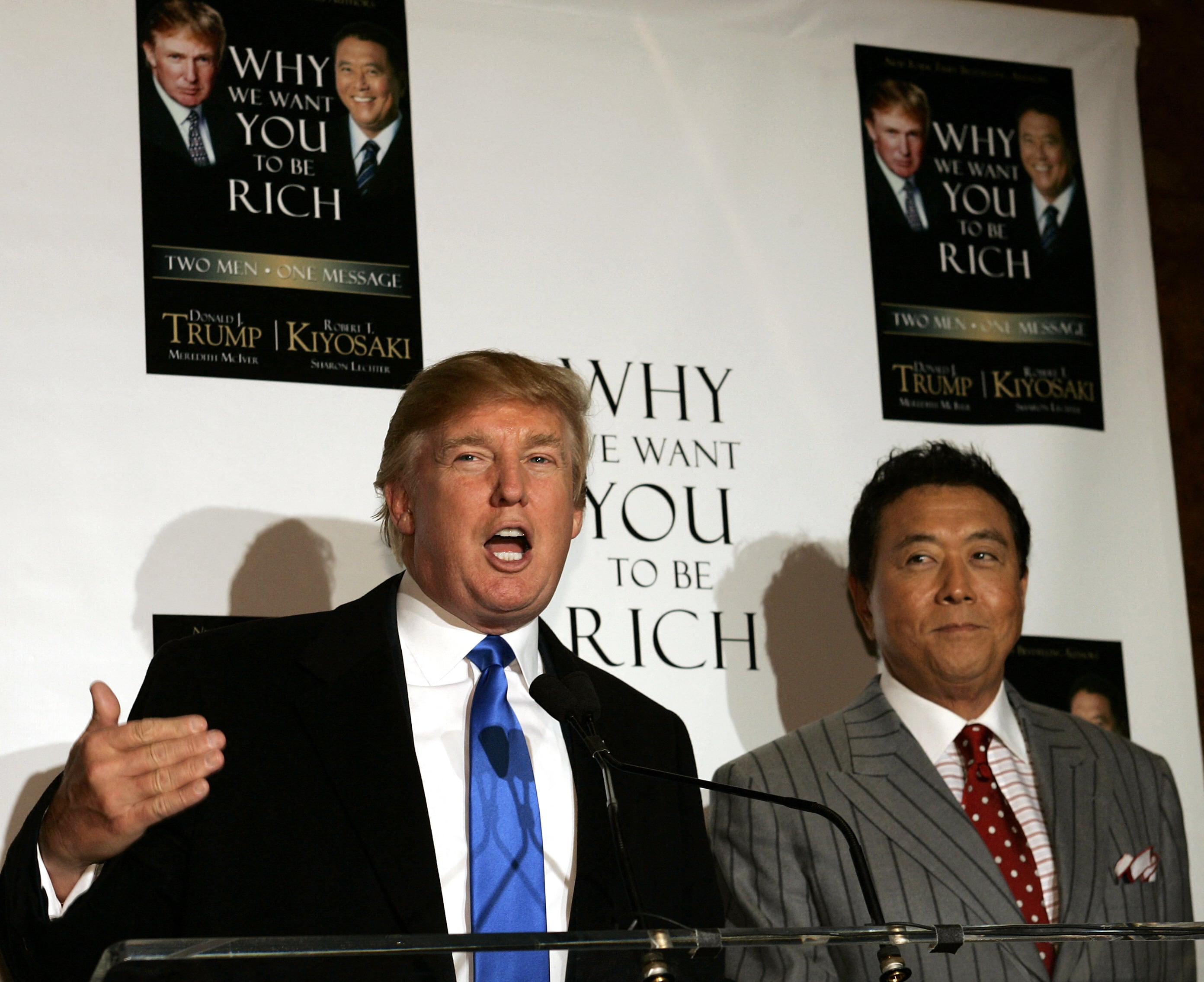 Robert Kiyosaki y Donald Trump mantienen una relación de años que también llegó al ámbito editorial. Ambos publicaron dos libros sobre negocios y riqueza, en 2006 y 2011.