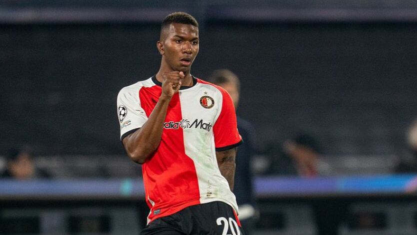 Jeyland Mitchell debutó en el fútbol de Países Bajos, luego de siete meses de haberse vinculado al Feyenoord. Foto tomada de X.