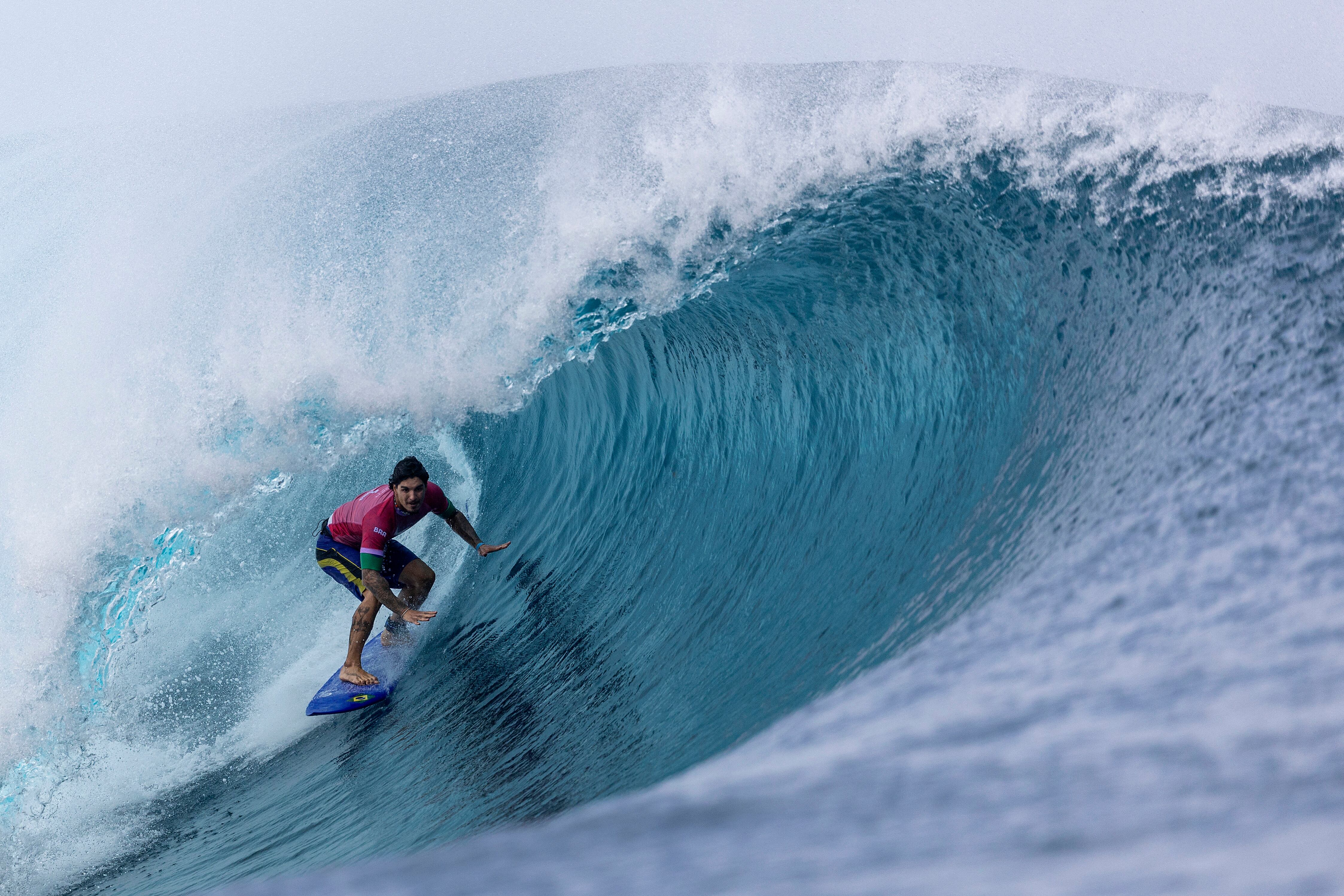Gabriel Medina, tricampeón mundial, obtuvo la mayor puntuación en surf de los Juegos Olímpicos en Teahupo’o, Polinesia Francesa.