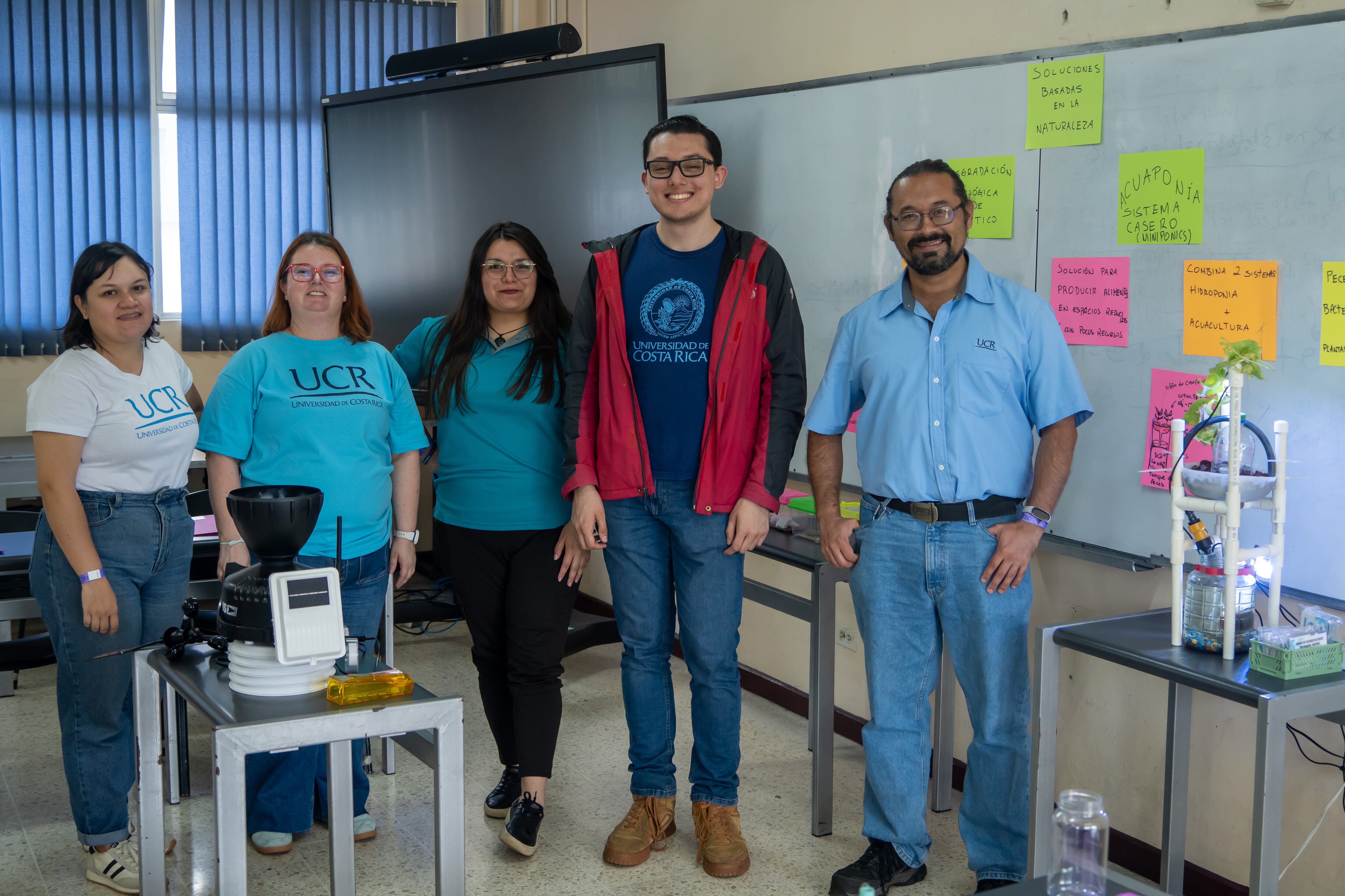 Los familiares participaron en la feria científica y charlas, fortaleciendo el rol de apoyo en el desarrollo académico de las niñas y promoviendo la inclusión social.