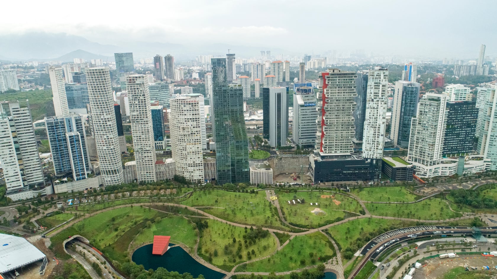 Un informe internacional ubicó a dos economías de Latinoamérica entre las 20 mayores del mundo, pese a desafíos de crecimiento y productividad.