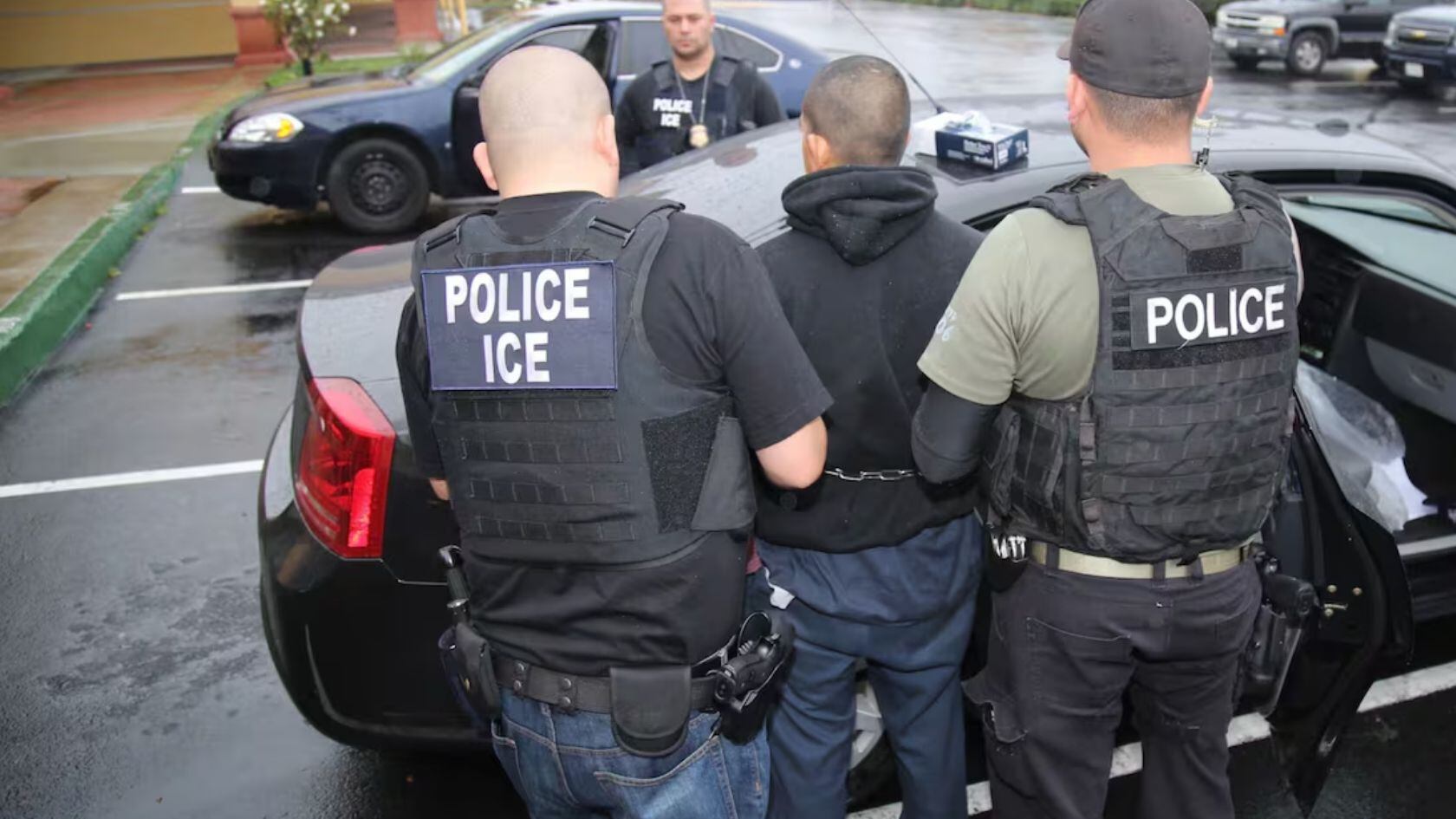 Las autoridades en Estados Unidos ya no podrá detener migrantes en California por apariencia, idioma o lugar de trabajo tras fallo judicial que alega discriminación.