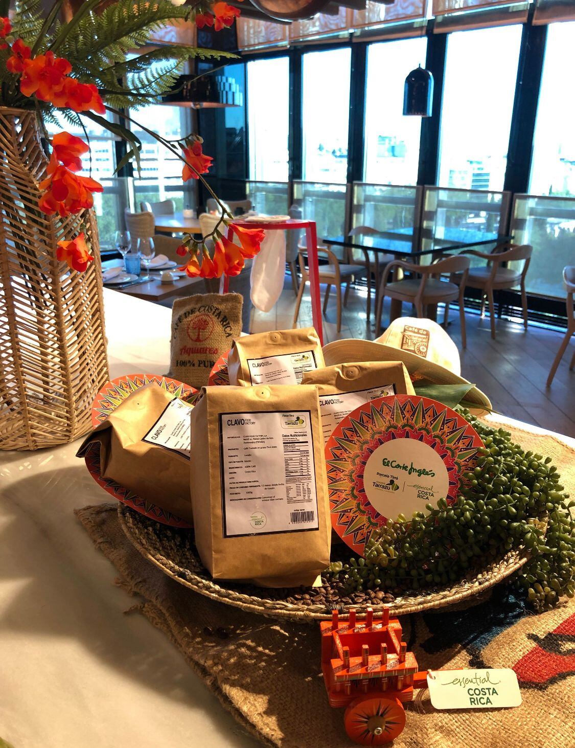 El café de Coopetarrazú en el Corte Inglés, en Madrid, España. El producto de muy alta calidad se ofrecerá para degustación a los clientes de esa cadena también en Palma de Mallorca, Málaga y Valencia. Foto: Cortesía de Procomer