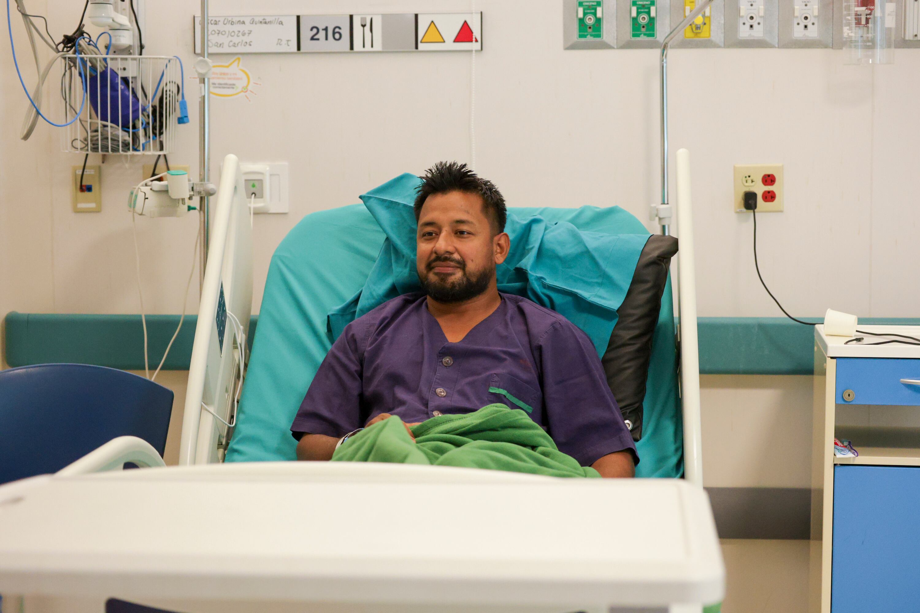 20/06/2025, San José, Hospital del Trauma, entrevista con Oscar Urbina, motociclista que tuvo un accidente, cuenta como le sucedió, y da consejos para los motociclistas.