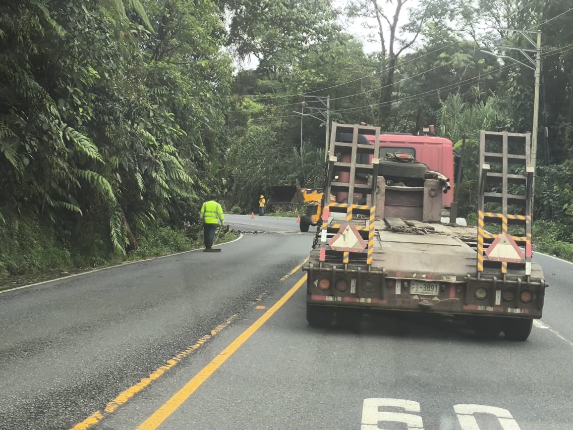 El MOPT reabrió la ruta nacional 32 tras completar labores de limpieza en los kilómetros afectados.